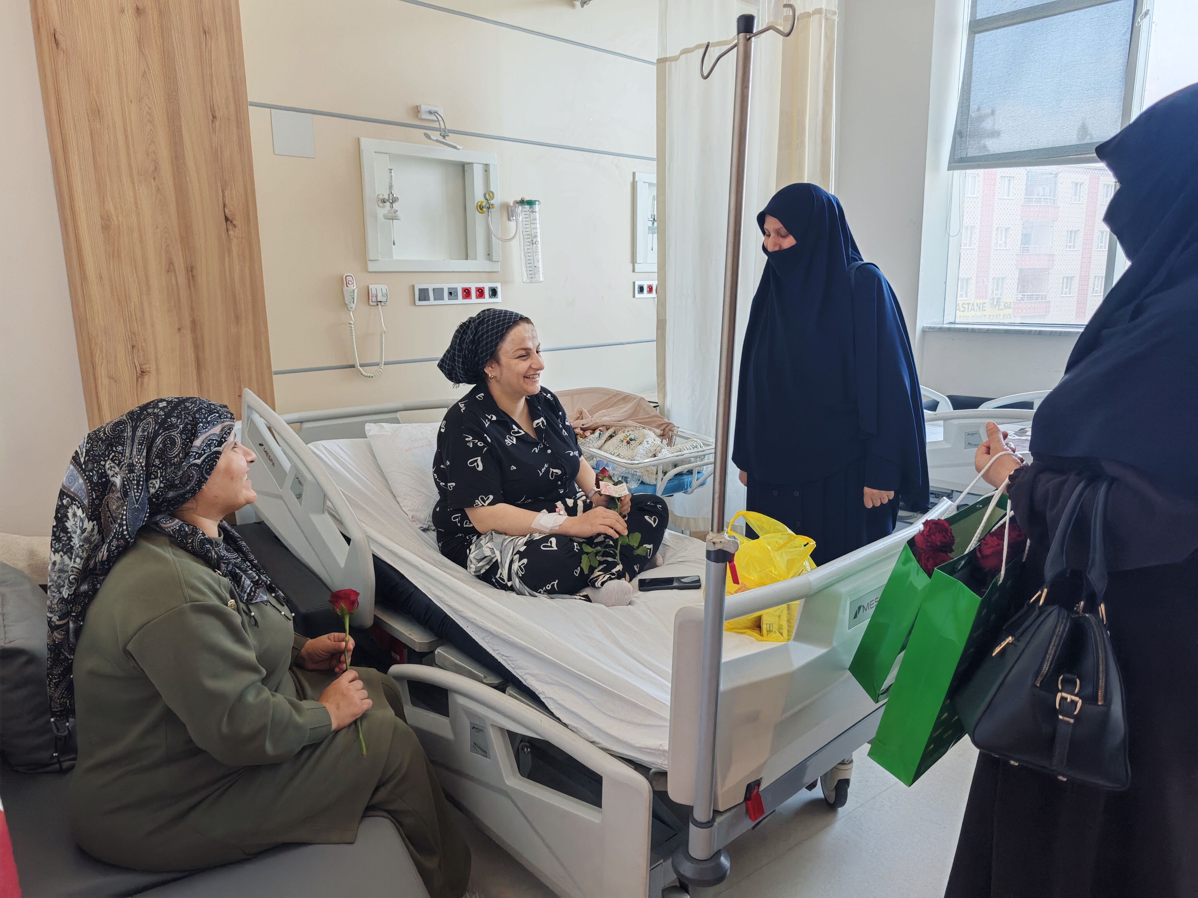 Başkan Şenay Coşkun’dan Anneler Günü’nde Anlamlı Ziyaret Anne, Toplumun Temel Direğidir (1)
