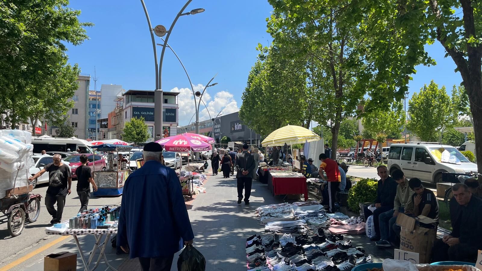 Batman Çarşısı’nda Bayram Yoğunluğu Tezgahlar Yollara Taştı! (1)