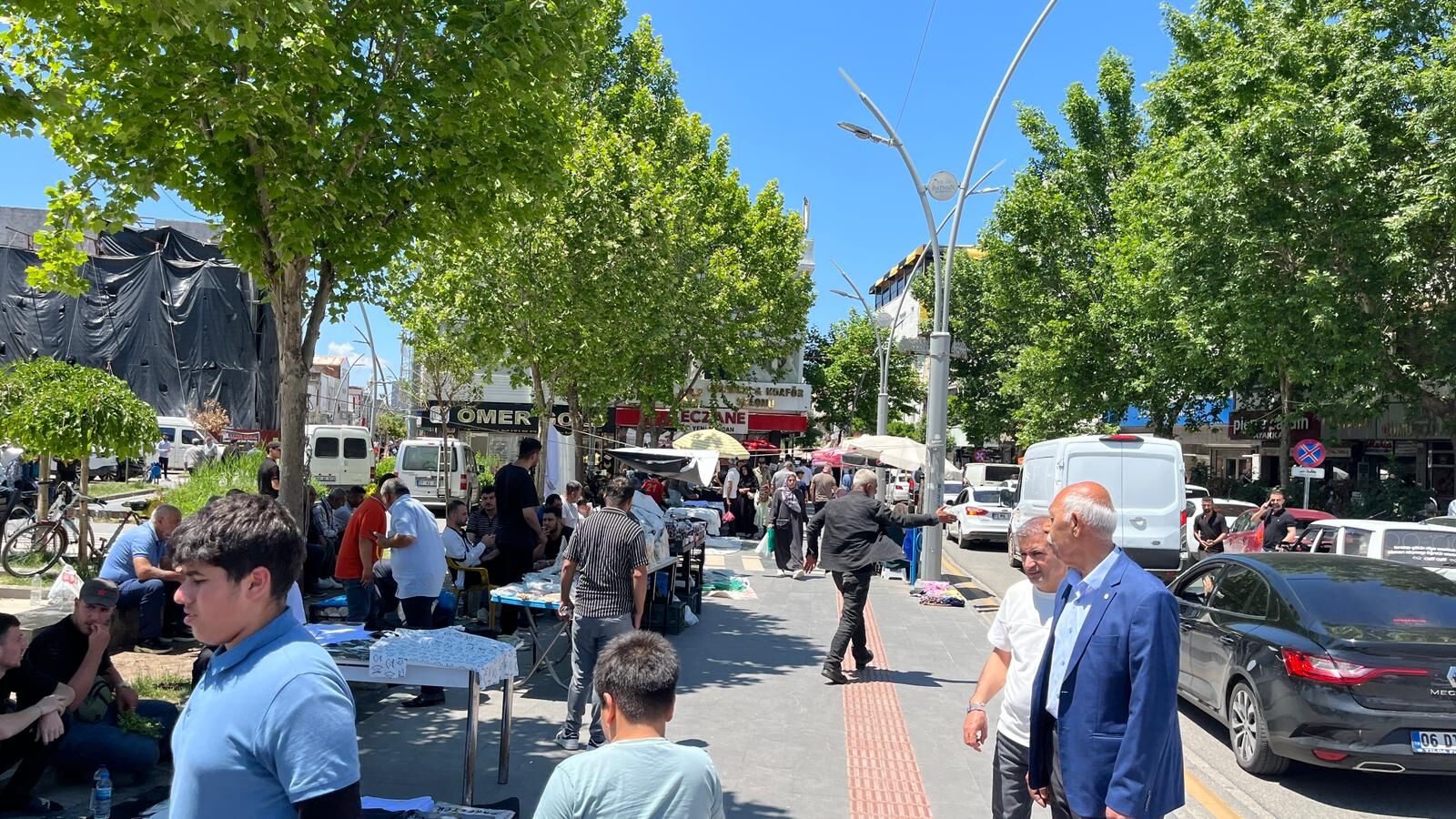 Batman Çarşısı’nda Bayram Yoğunluğu Tezgahlar Yollara Taştı! (2)