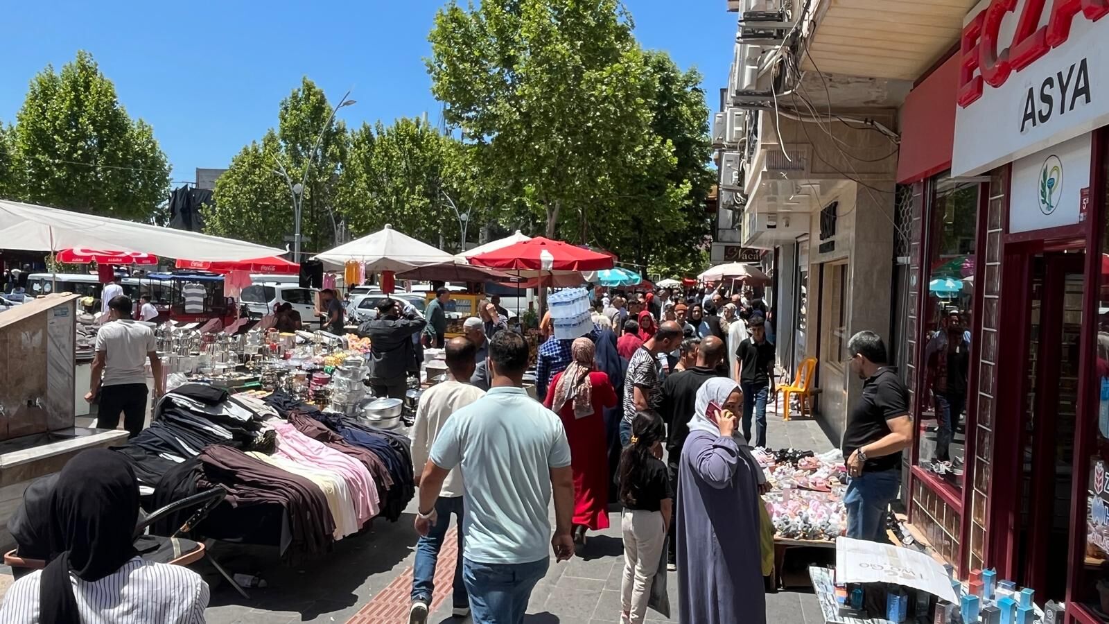 Batman Çarşısı’nda Bayram Yoğunluğu Tezgahlar Yollara Taştı! (3)