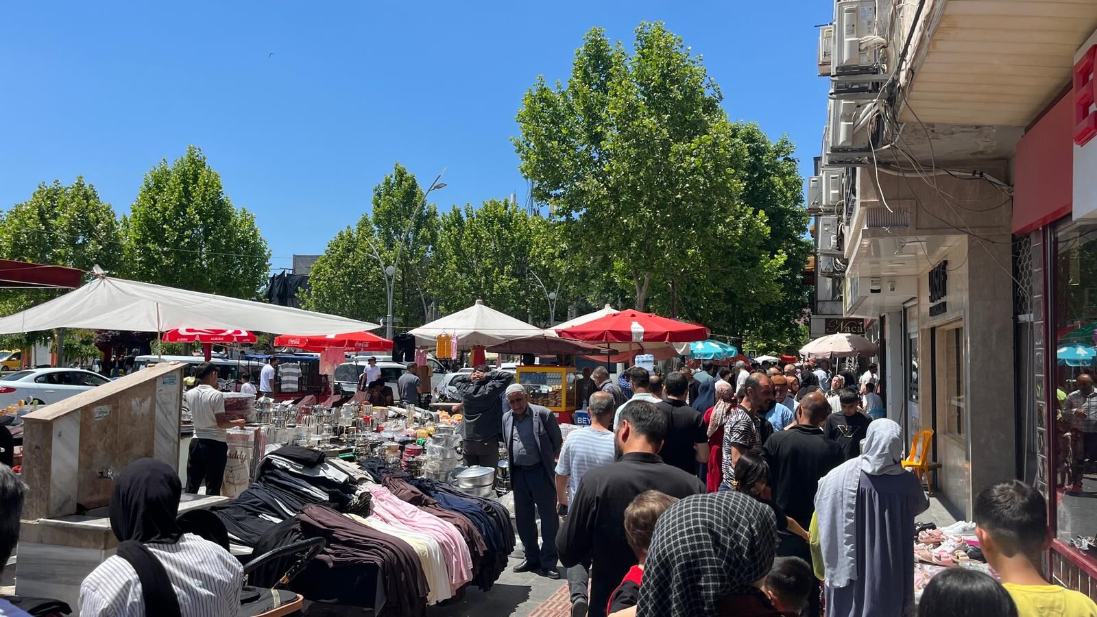 Batman Çarşısı’nda Bayram Yoğunluğu Tezgahlar Yollara Taştı! (4)