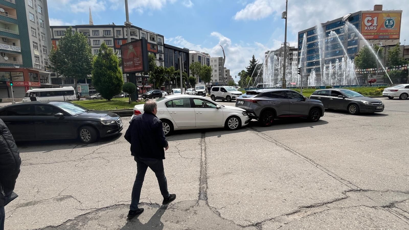 Batman Dörtyol Kavşağı'nda Zincirleme Trafik Kazası (1)