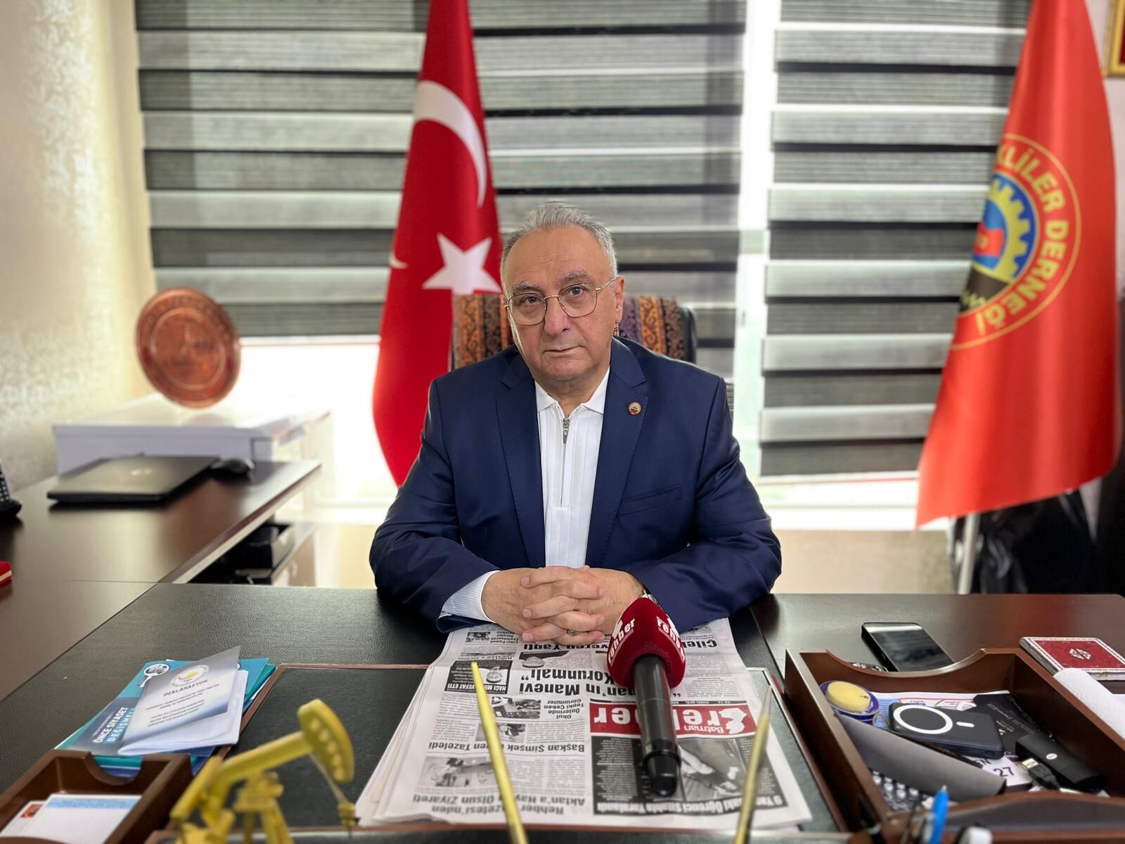 Batman Emekliler Derneği Başkanı Hüseyin Ekmen, Batman’ın Il Oluş Yıl Dönümünde Kentin Çeyrek Asırlık Değişimini Gazetemize Değerlendirdi. Ekmen, Batman Köyden Dünya Kentin