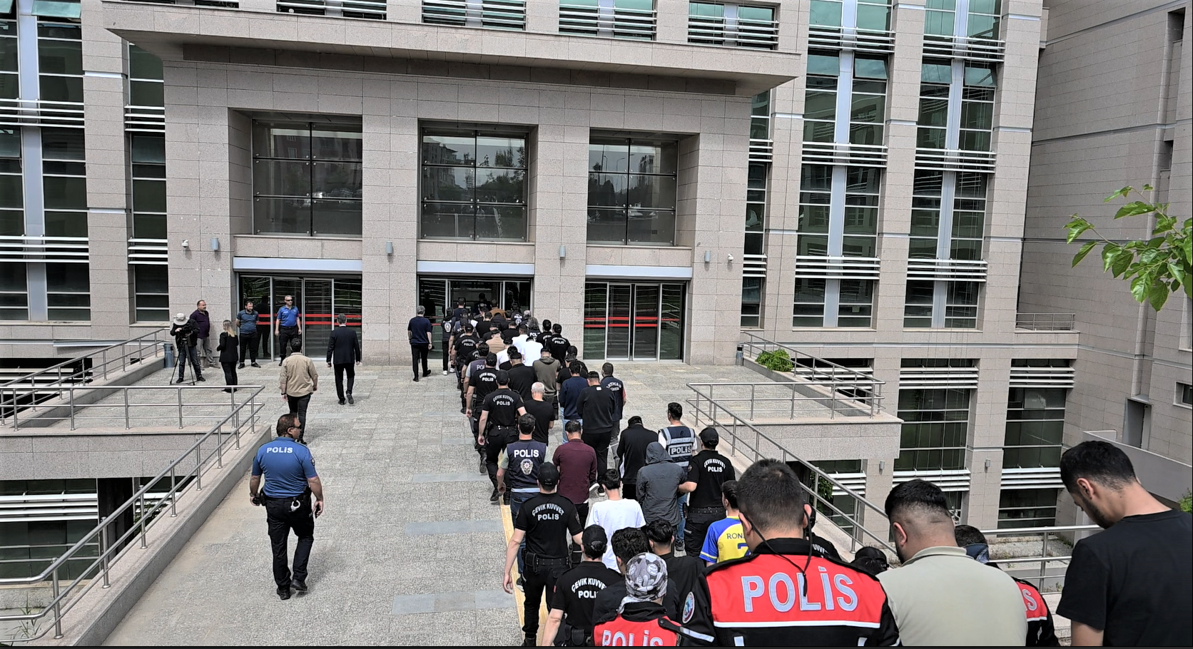 Batman Merkezli Dev Siber Operasyon’da 87 Tutuklama (1)-1