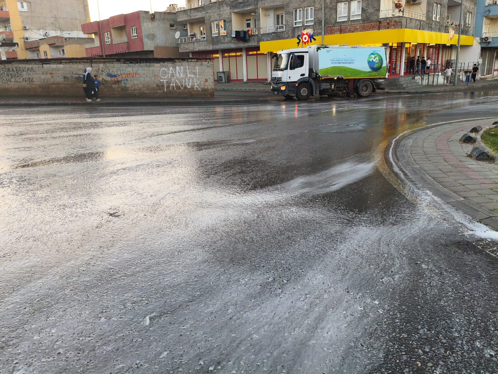 Batman’da Kurban Kesim Alanlarında Temizlik Çalışması Yapıldı (1)