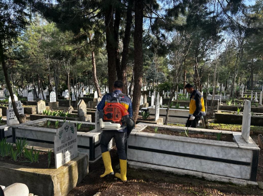 Batman’da Mezarlıklar Kurban Bayramı Ziyaretlerine Hazırlandı1 (3)