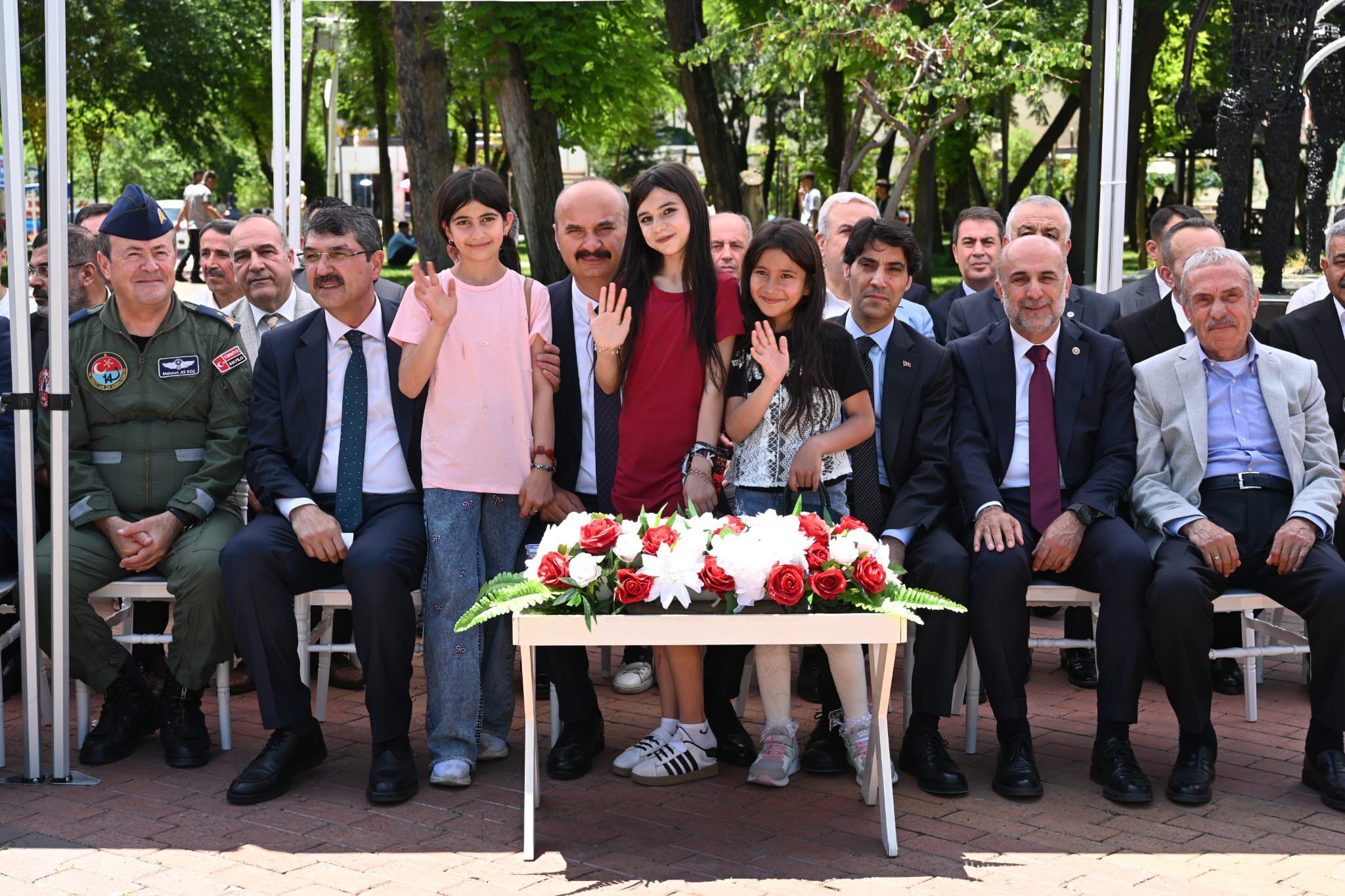 Batman’da Resmi Bayramlaşma Programı Protokol Ve Vatandaşlar Atatürk Parkı’nda Buluştu (2)