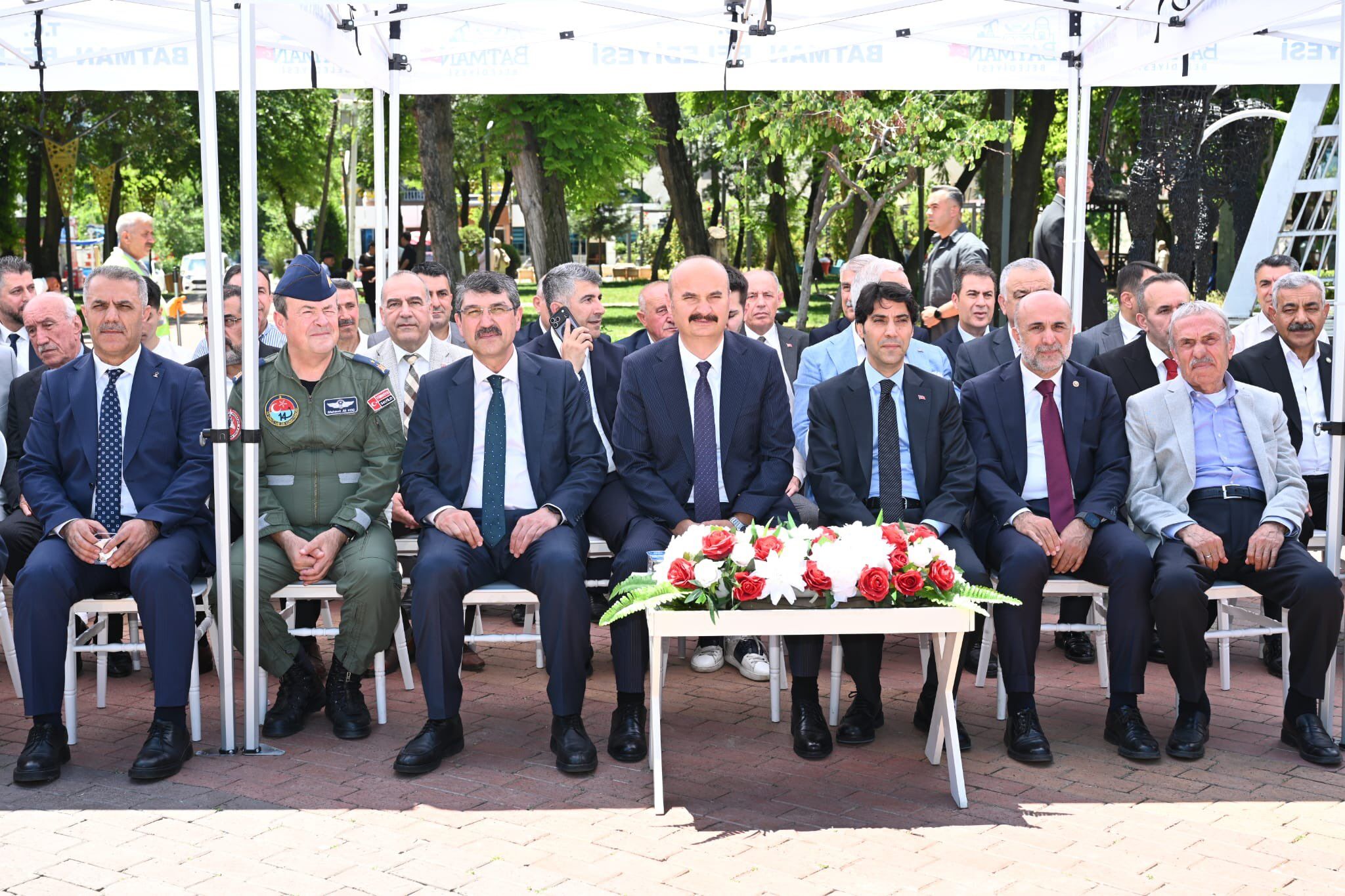 Batman’da Resmi Bayramlaşma Programı Protokol Ve Vatandaşlar Atatürk Parkı’nda Buluştu (3)