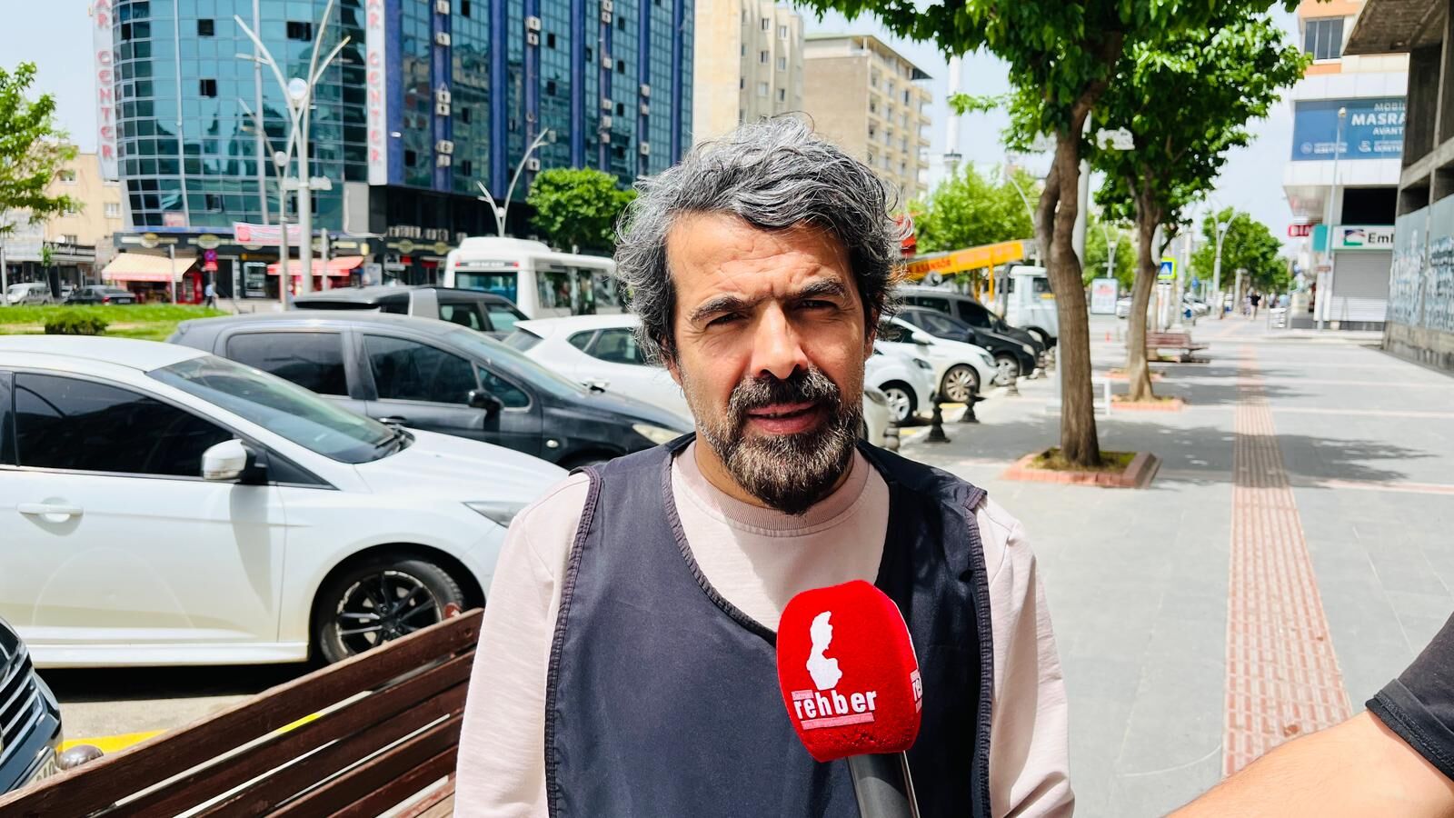 Batmanlı Esnaftan Yetkililere Çağrı Güneşten Yanıyoruz, Ağaç Dikilmesini İstiyoruz (1)