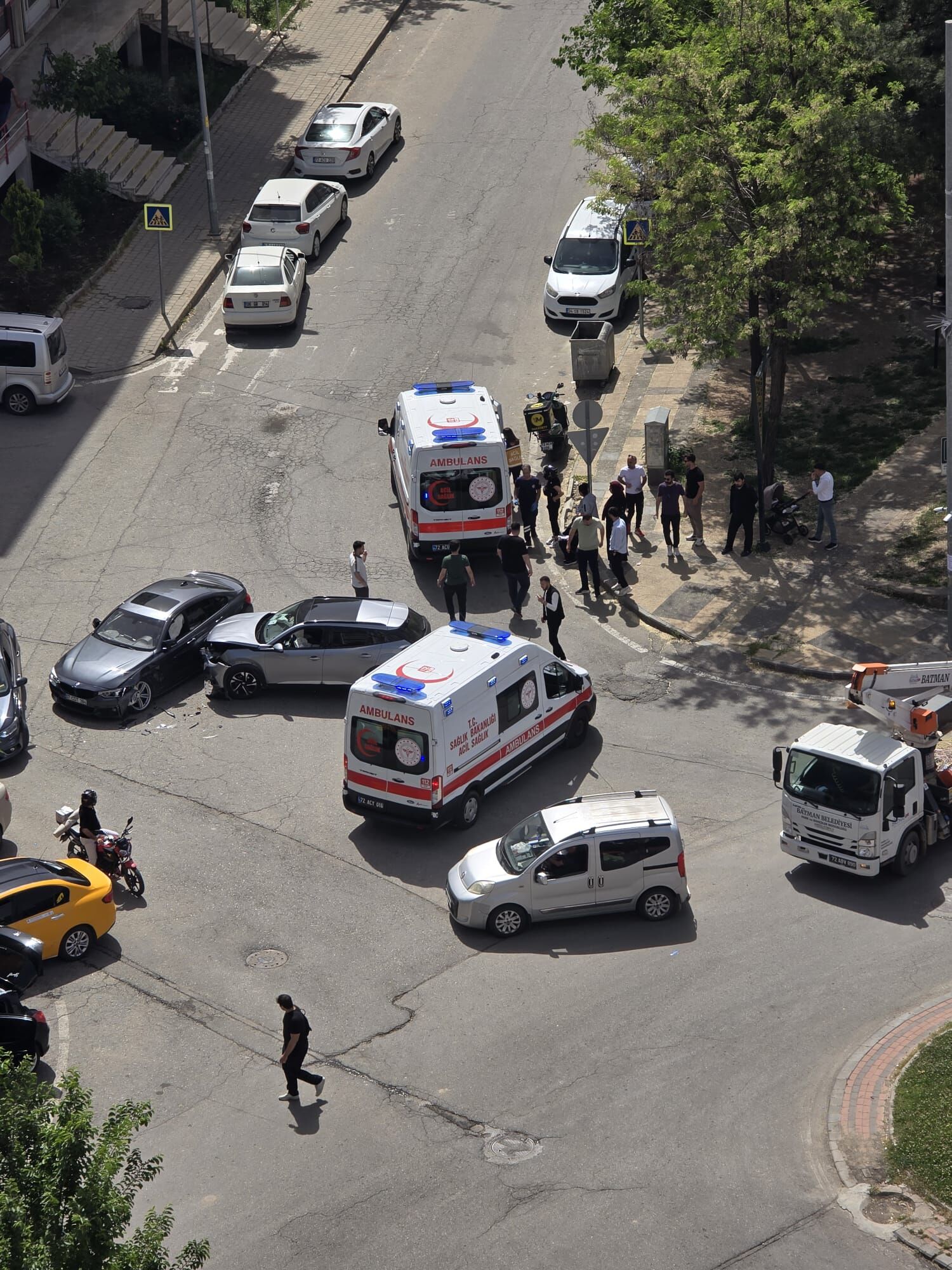 Belde Mahallesi’nde Trafik Kazası Maddi Hasar Meydana Geldi (1)