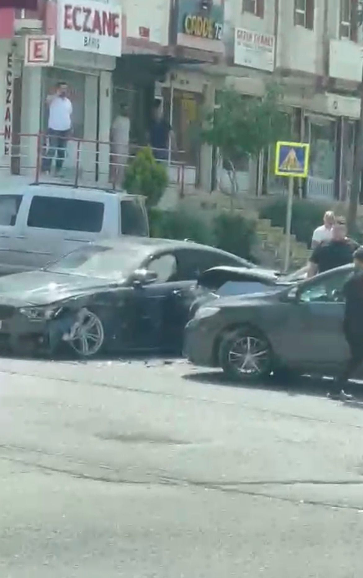 Belde Mahallesi’nde Trafik Kazası Maddi Hasar Meydana Geldi (2)