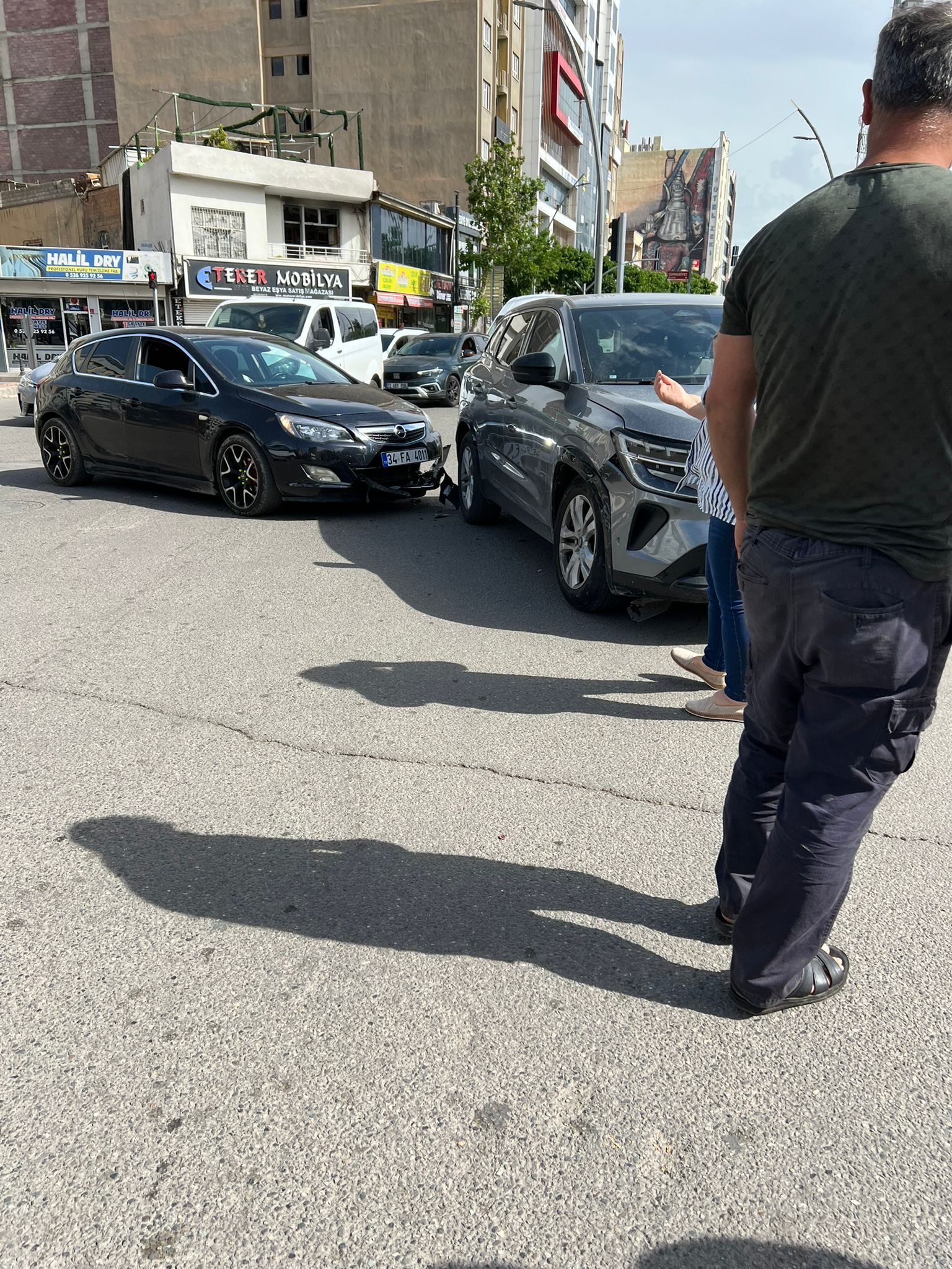 Cumhuriyet Bulvarı’nda Trafik Kazası Maddi Hasar Meydana Geldi (1)