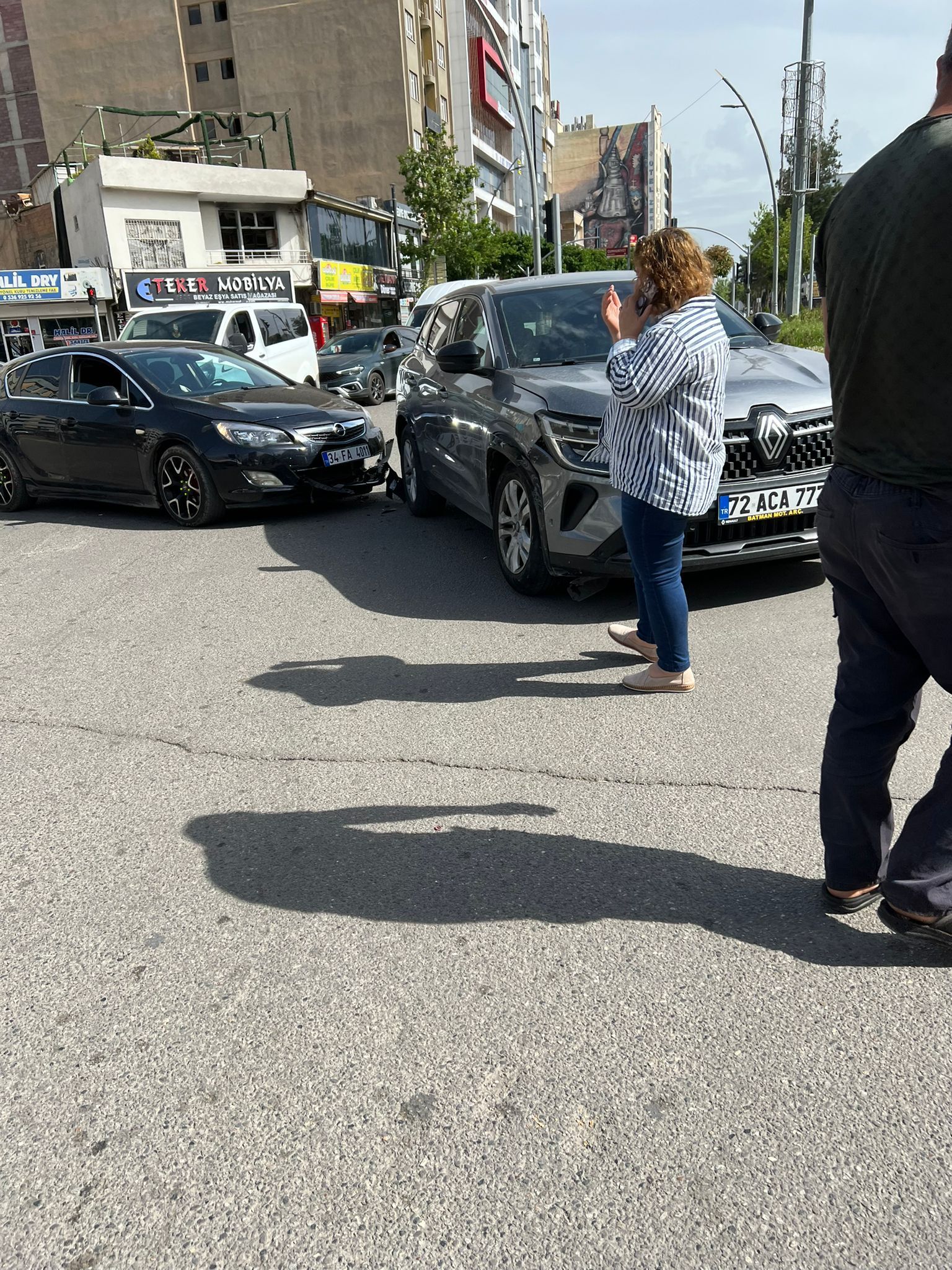 Cumhuriyet Bulvarı’nda Trafik Kazası Maddi Hasar Meydana Geldi (3)