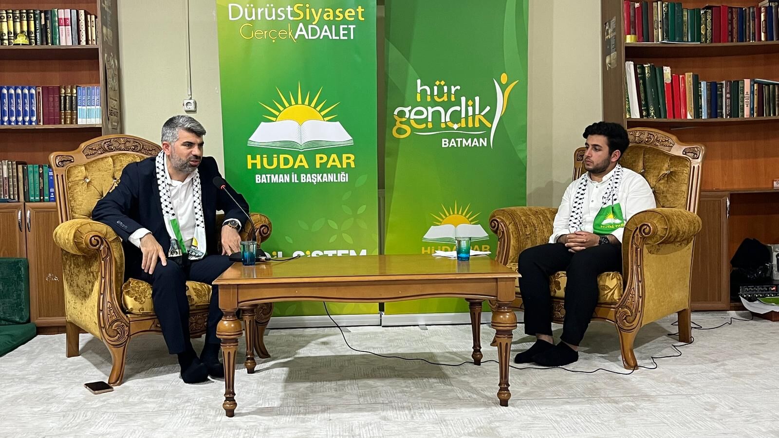 Milletvekili Faruk Dinç Batman’da Gençlerle Buluştu Gençler Yozlaşmıyor, Yozlaştırılıyor (5)