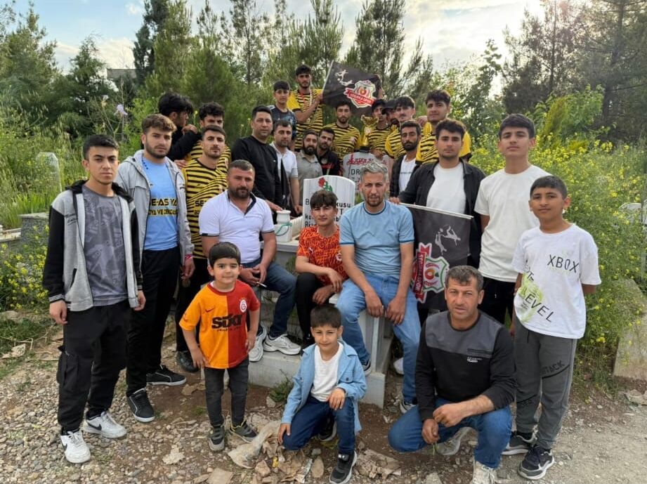 Segirkaspor Şampiyonluğa Ulaştı! Kupa İdris Hocanın Mezarına Gitti! 4 (1)