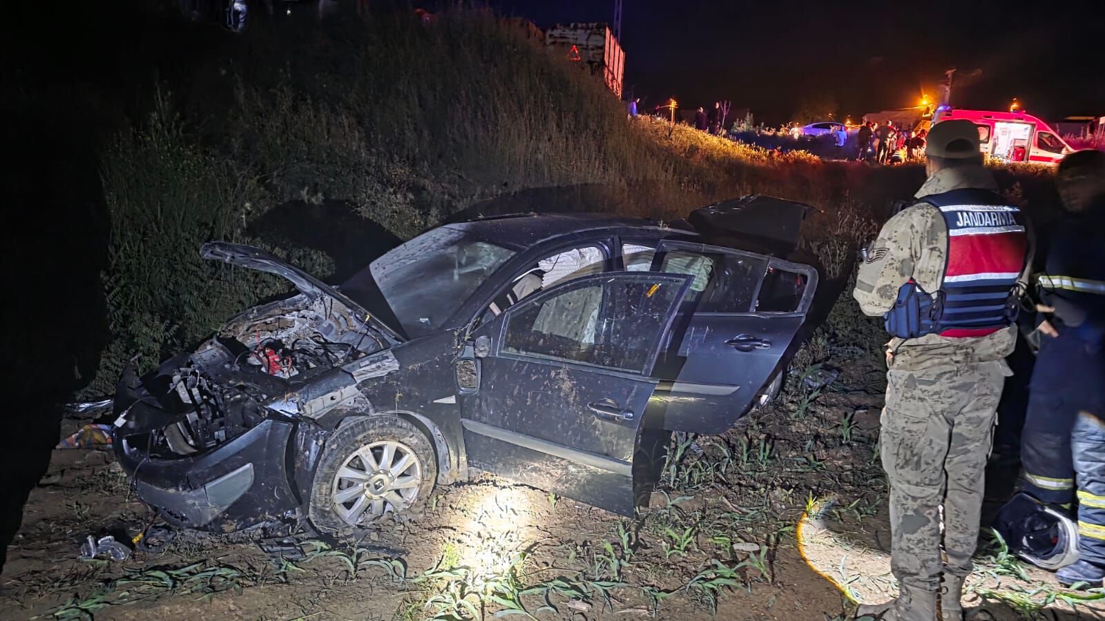 Batman’da Korkutan Kaza: Kontrolden Çıkan Araç Şarampole Devrildi, 3 Yaralı!
