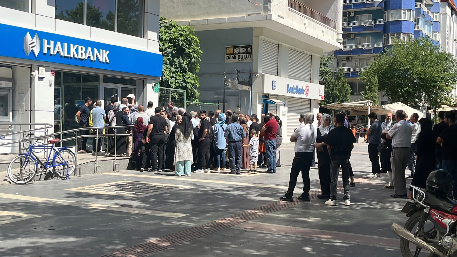Aile Kartı Yoğunluğundan Dolayı Bankalar Pazar Günü Mesai Yaptı (1)