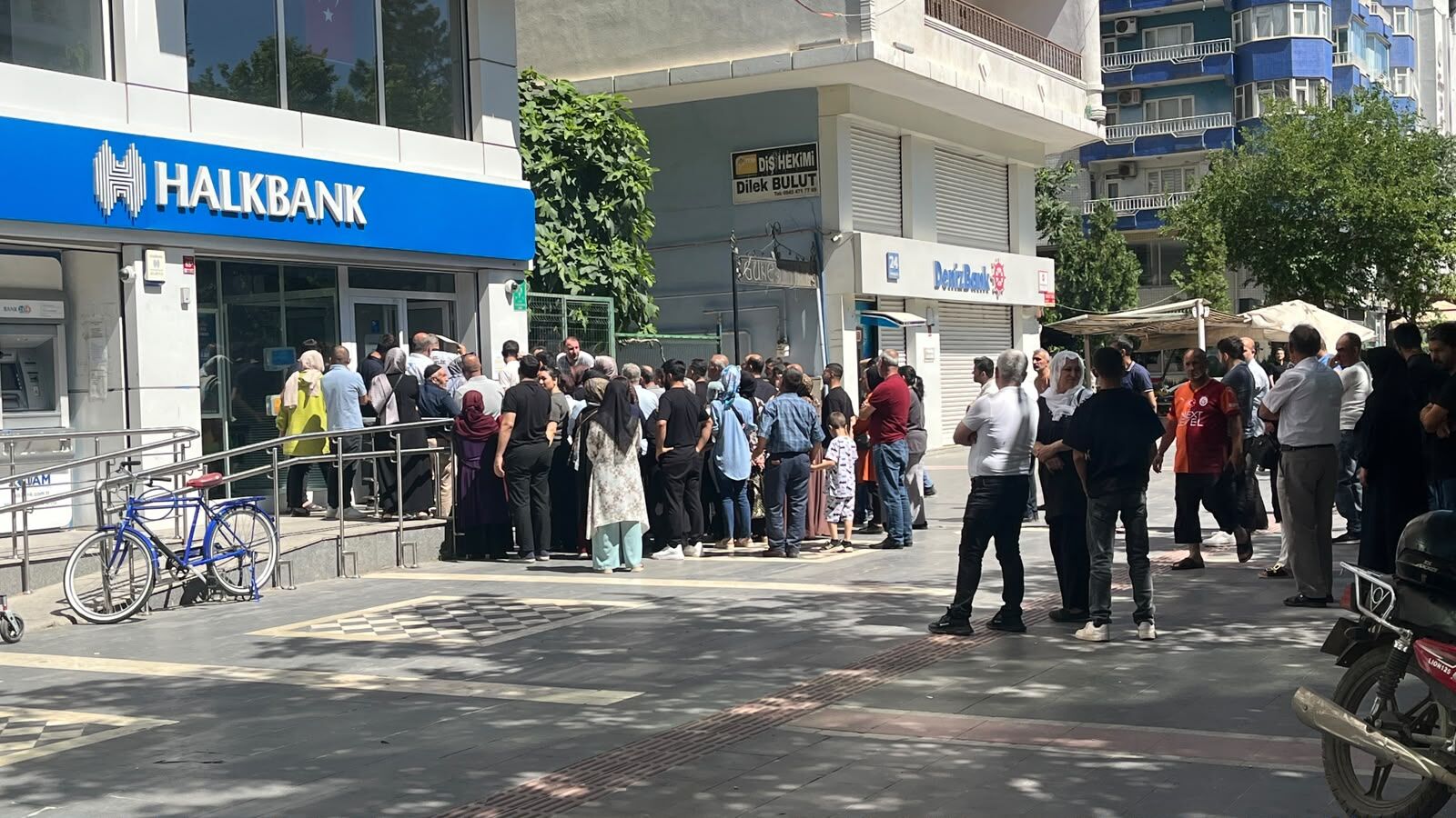 Aile Kartı Yoğunluğundan Dolayı Bankalar Pazar Günü Mesai Yaptı (2)
