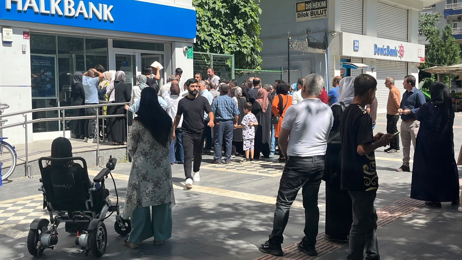 Aile Kartı Yoğunluğundan Dolayı Bankalar Pazar Günü Mesai Yaptı (3)