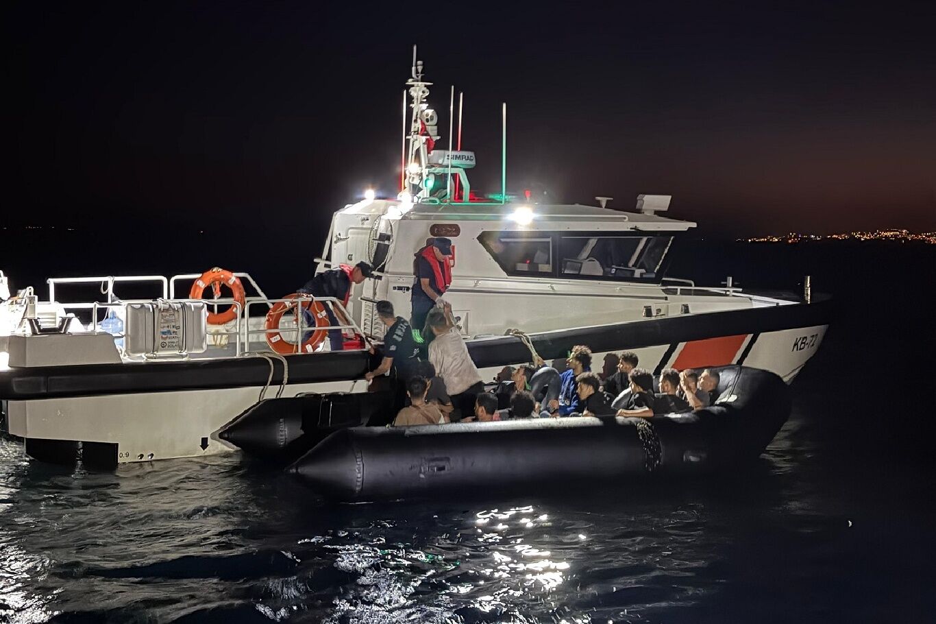 Aydın açıklarında 15 düzensiz göçmen yakalandı