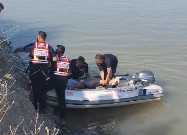 Batman Çevre Yolunda Boğulma Tehlikesi Kalp Masajı Yapıldı (1)-1