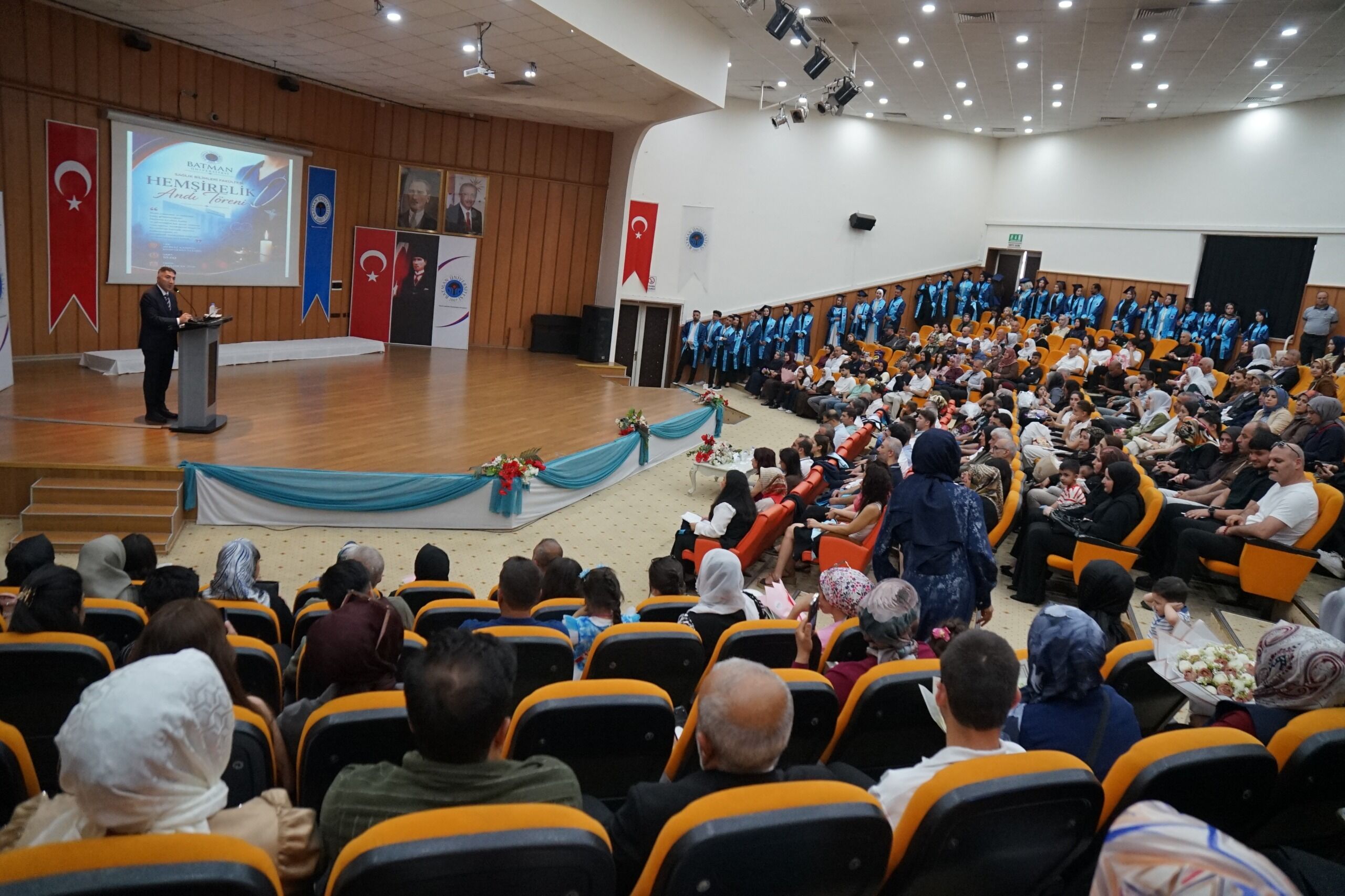 Batman Üniversitesi'nde Mezuniyet Coşkusu (2)