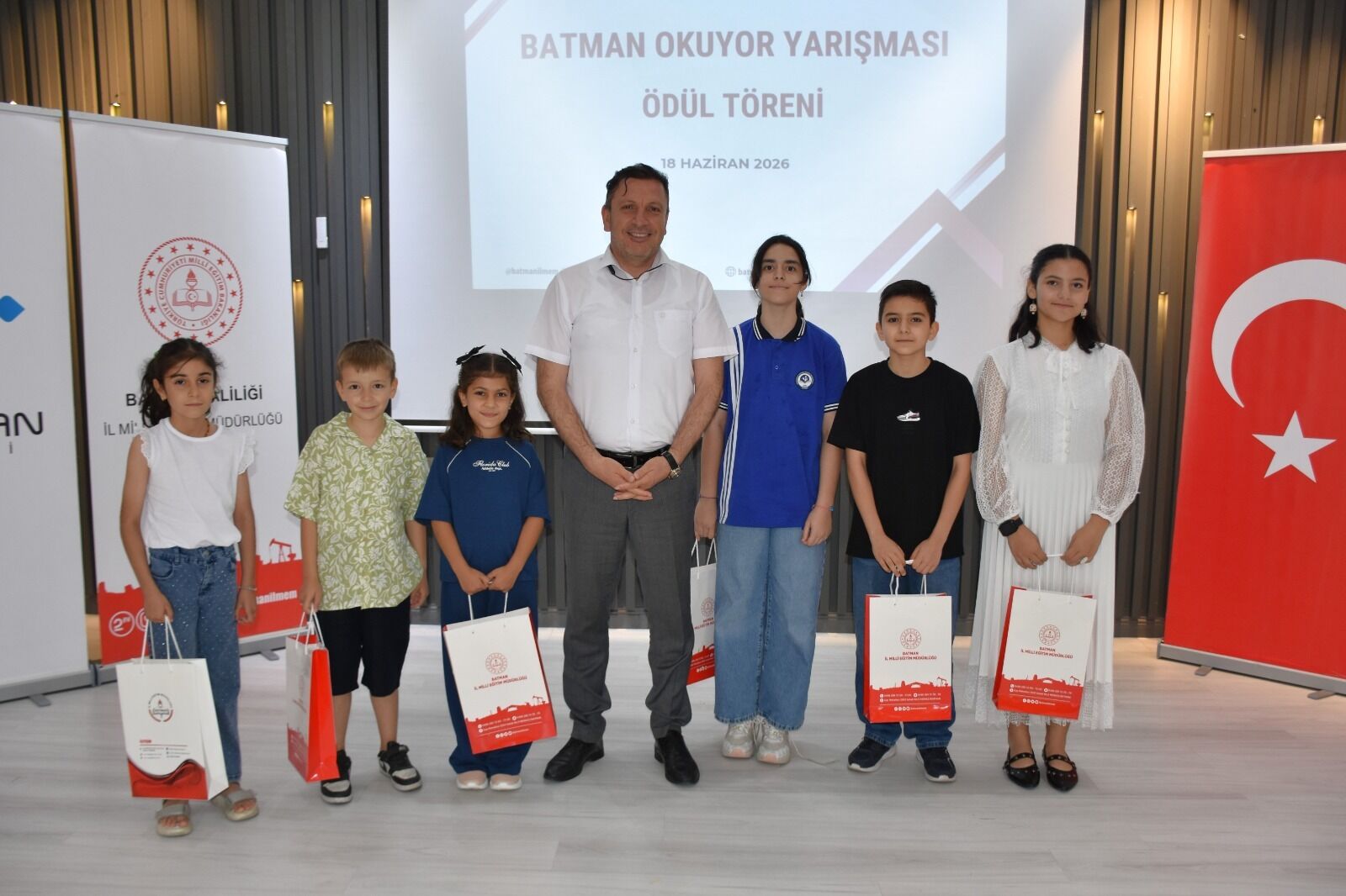 Batman'da Kitap Yarışmasında Dereceye Giren Öğrenciler Ödüllendirildi (3)