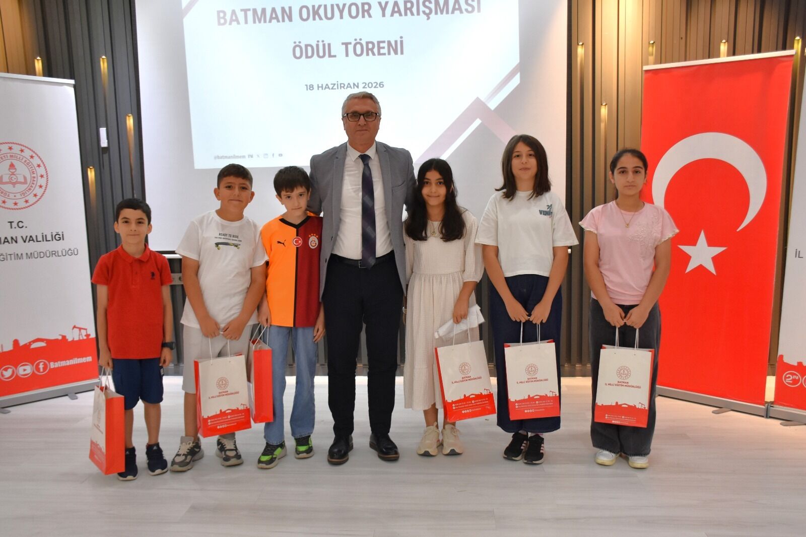 Batman'da Kitap Yarışmasında Dereceye Giren Öğrenciler Ödüllendirildi (5)