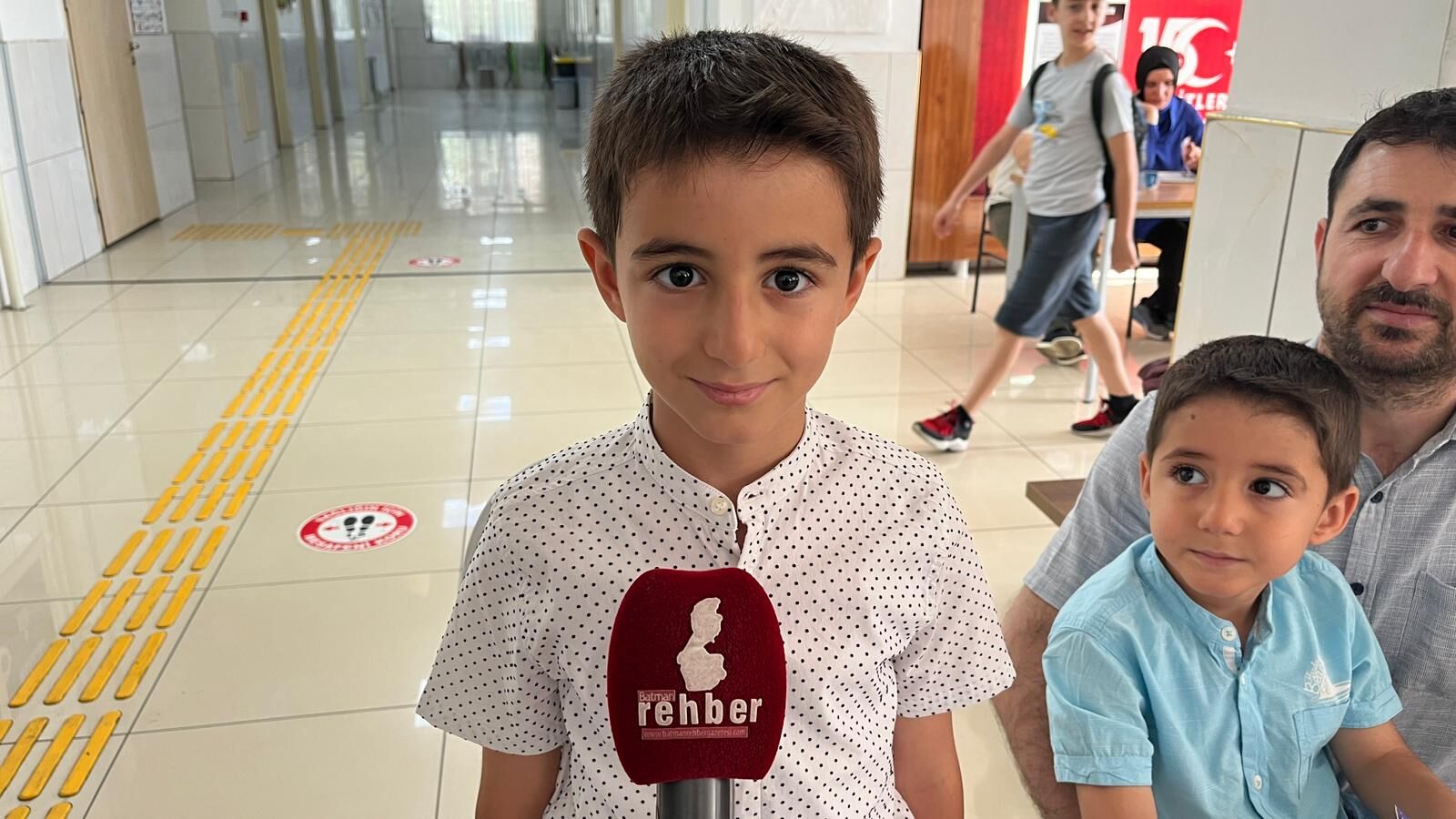 Batman'da Türkiye'de Bir İlk 3. Sınıf Öğrencilerinden Türkçe Ve İngilizce Resfebe Kitabı (2)