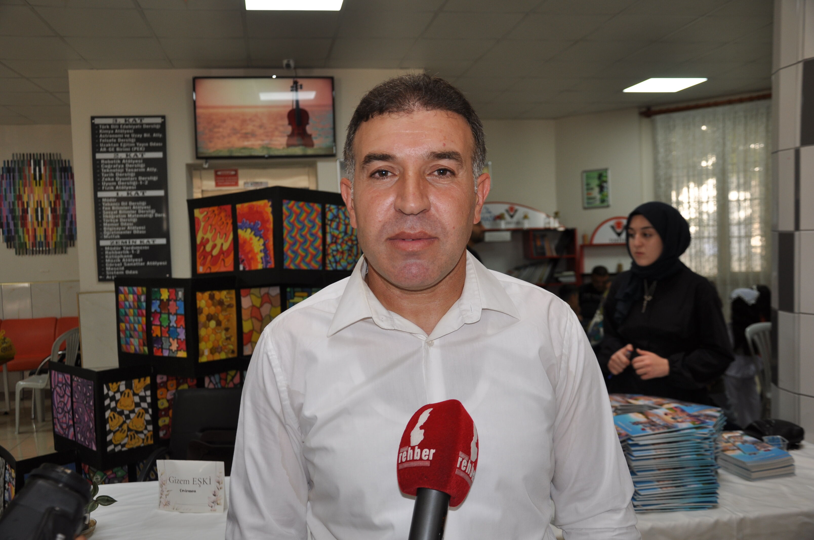 Batman'da Türkiye'de Bir İlk 3. Sınıf Öğrencilerinden Türkçe Ve İngilizce Resfebe Kitabı (6)