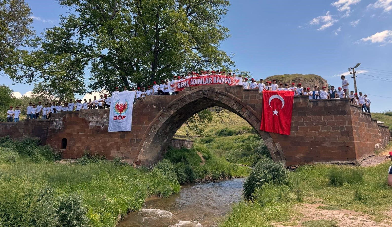 Batmanlı Gençler Genç Adımlar Kampa Projesiyle Ahlat’ta Buluştu) (2)
