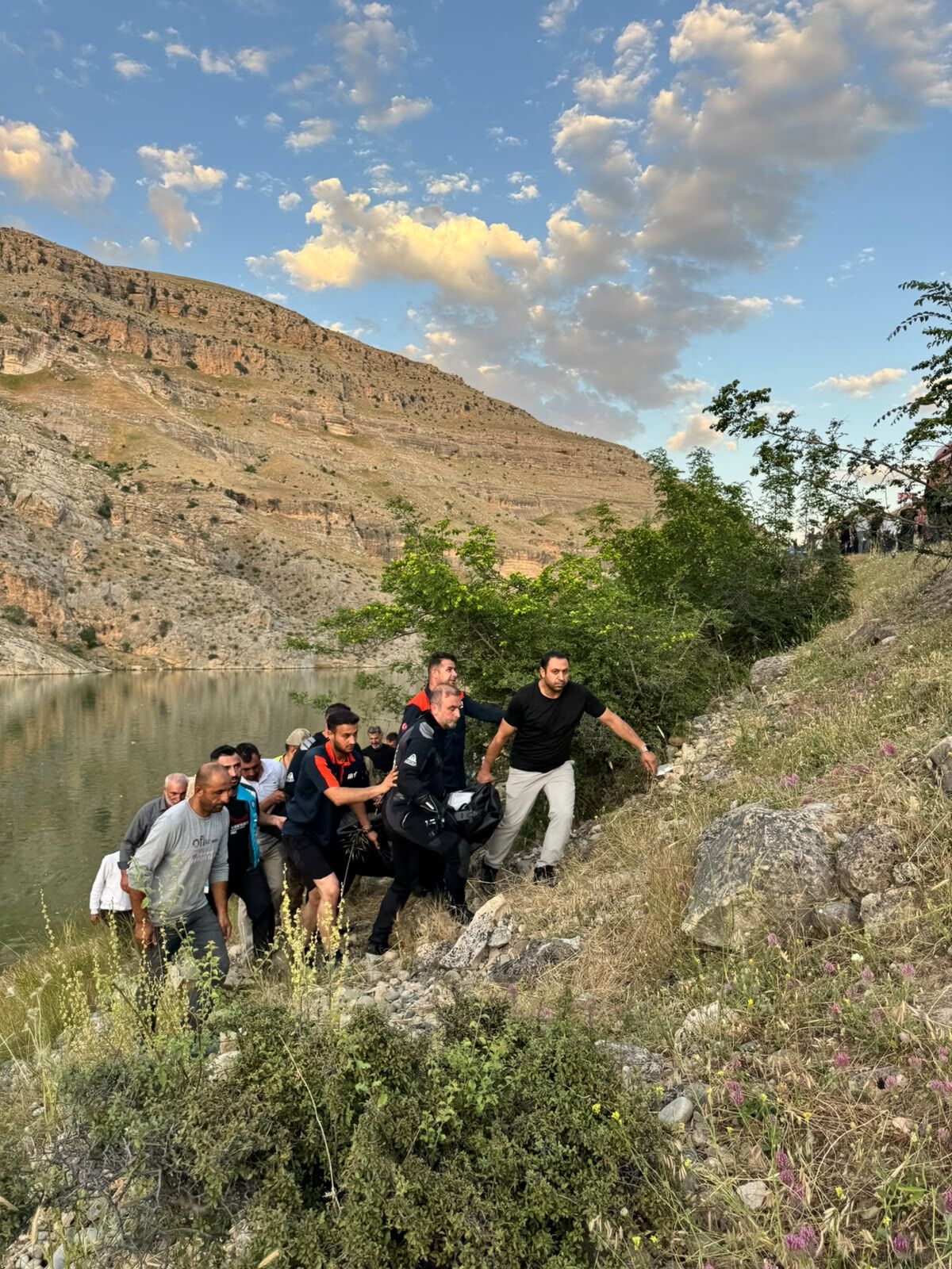 Botan Çayı’nda Acı Son 17 Yaşındaki Genç Hayatını Kaybetti (7)