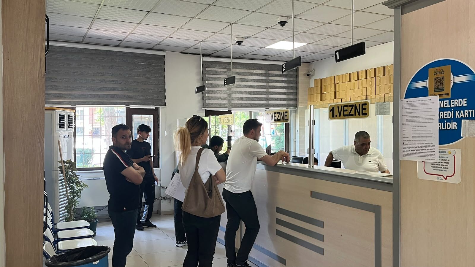Emlak Vergisinde Son Gün Yoğunluğu Vezneler Önünde Uzun Kuyruklar Oluştu (2)