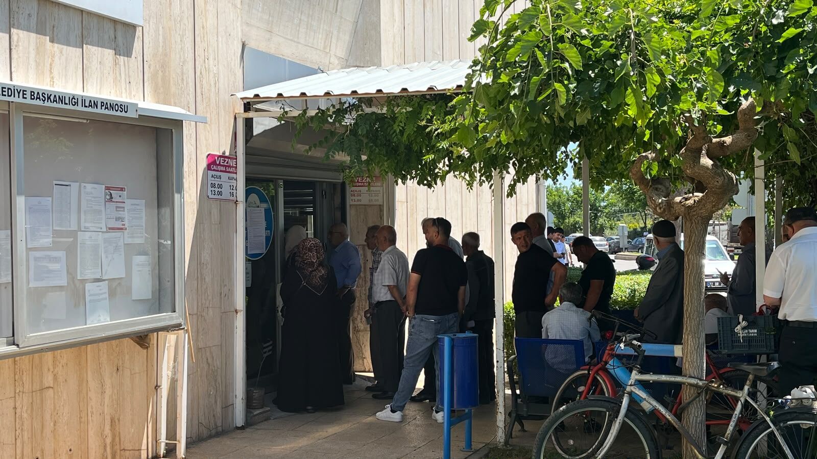 Emlak Vergisinde Son Gün Yoğunluğu Vezneler Önünde Uzun Kuyruklar Oluştu (5)