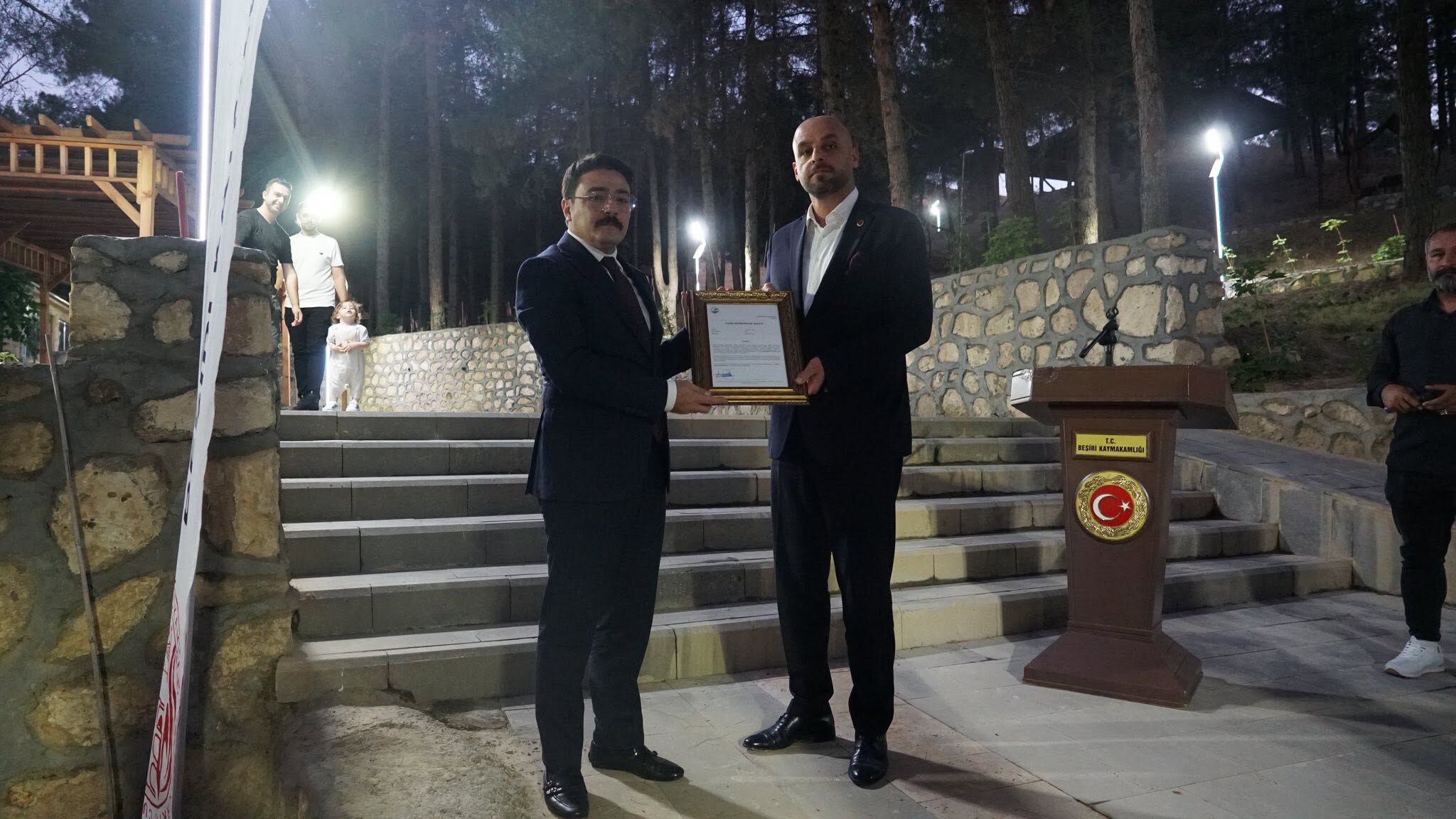 Kaymakam Yilmaz İçi̇n Veda Programi Düzenlendi̇ (2)