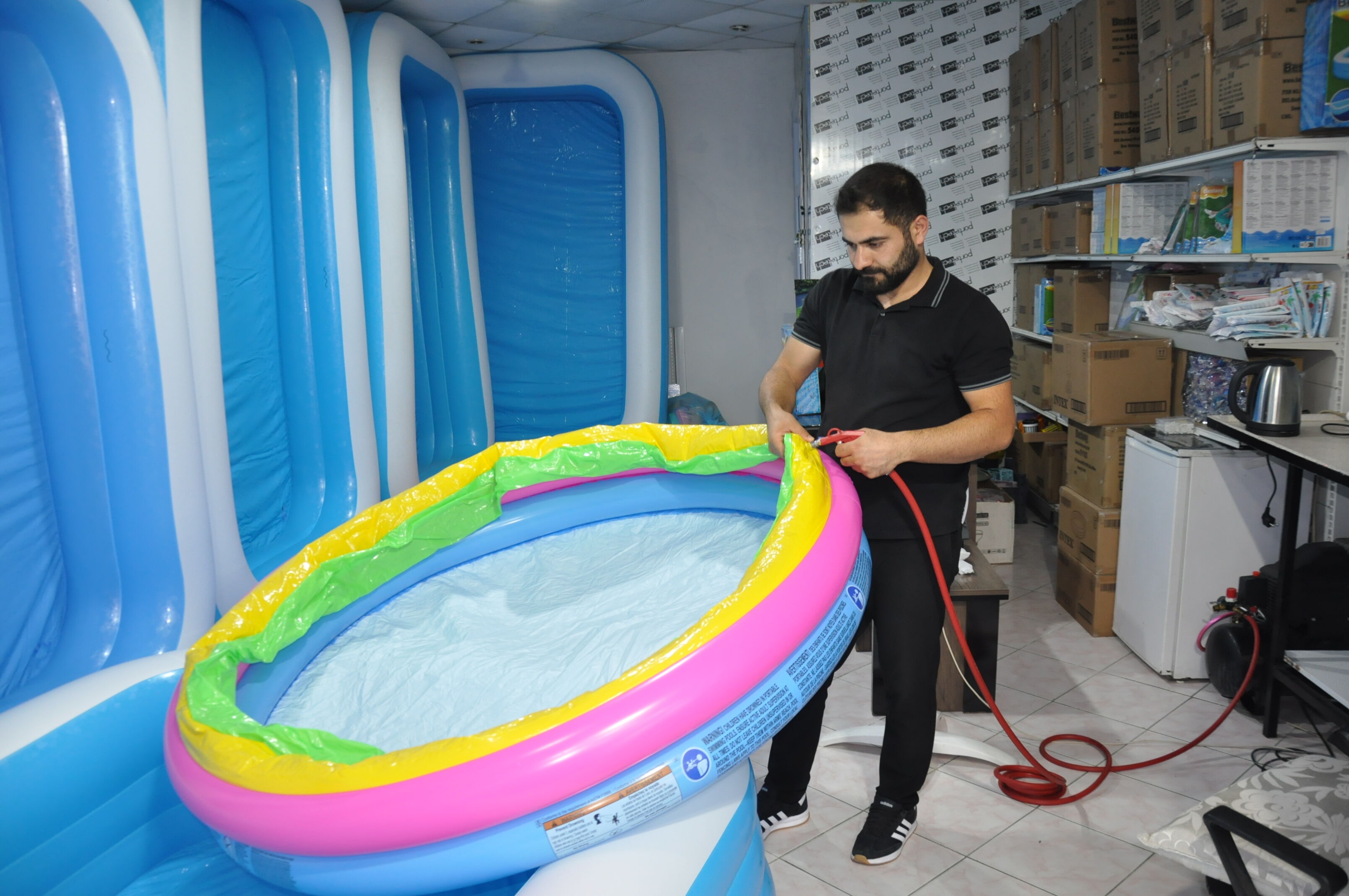 Miniklerin Şişme Havuz Keyfi Başladı (2)