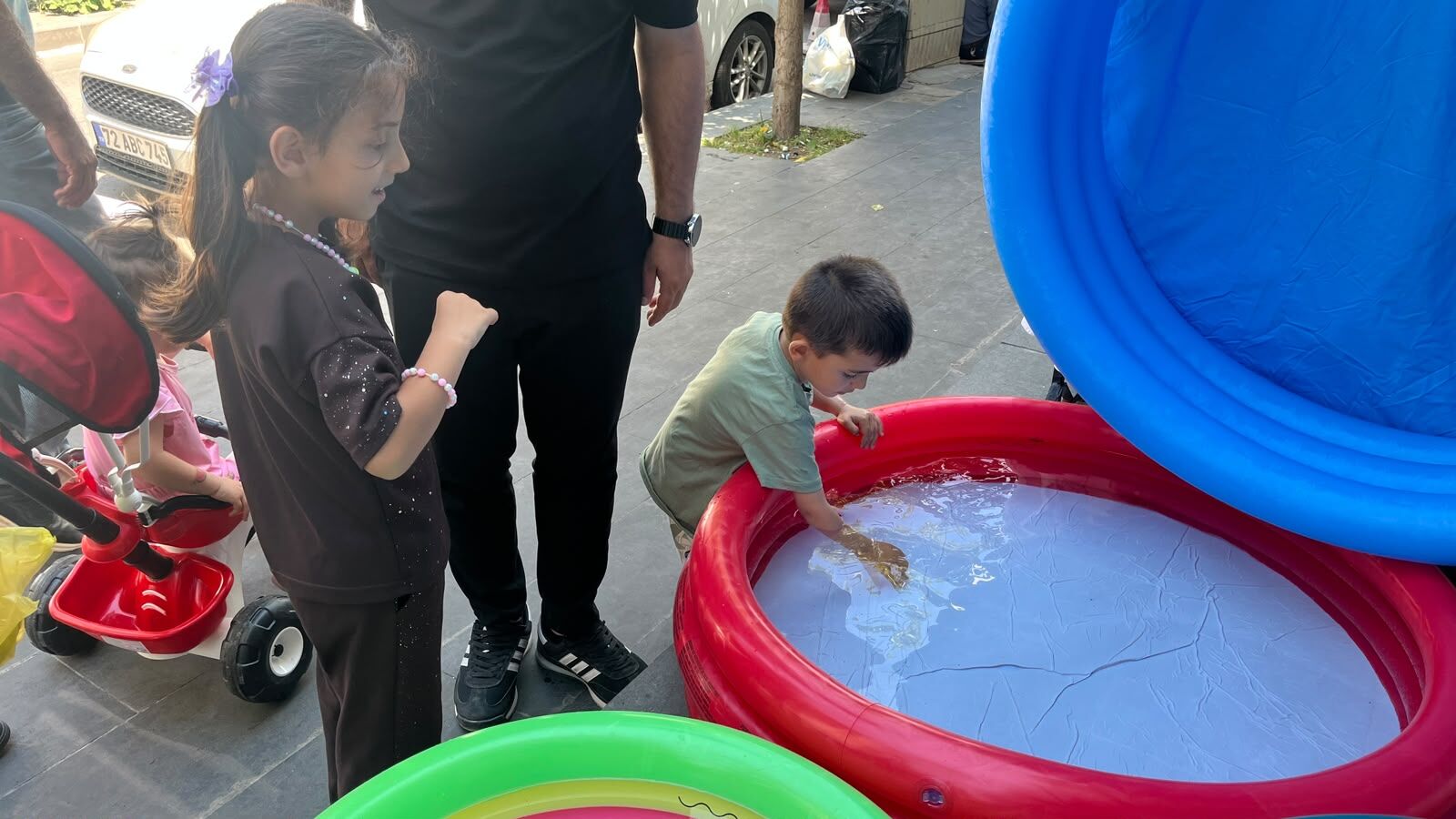 Miniklerin Şişme Havuz Keyfi Başladı (6)