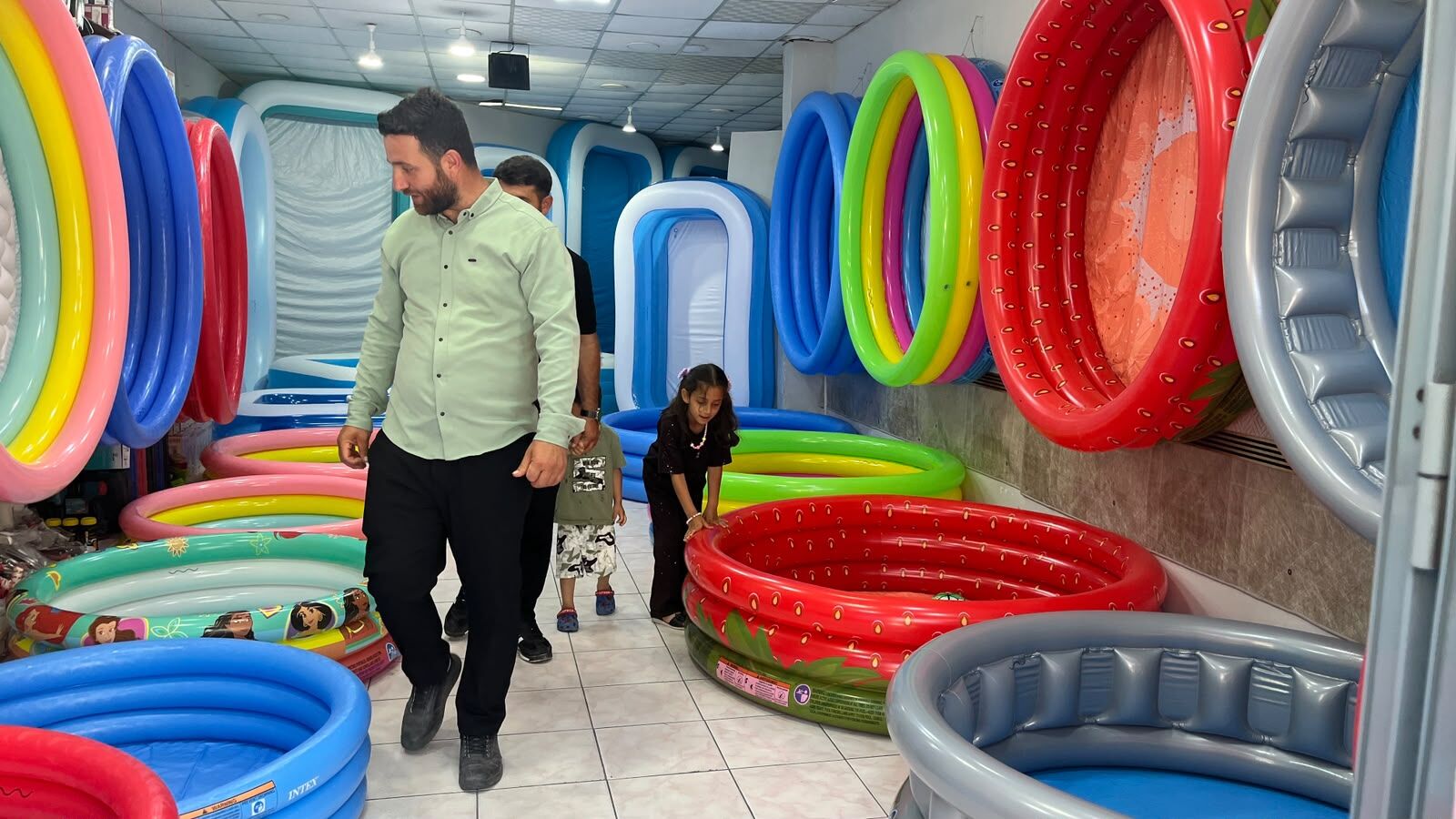 Miniklerin Şişme Havuz Keyfi Başladı (7)
