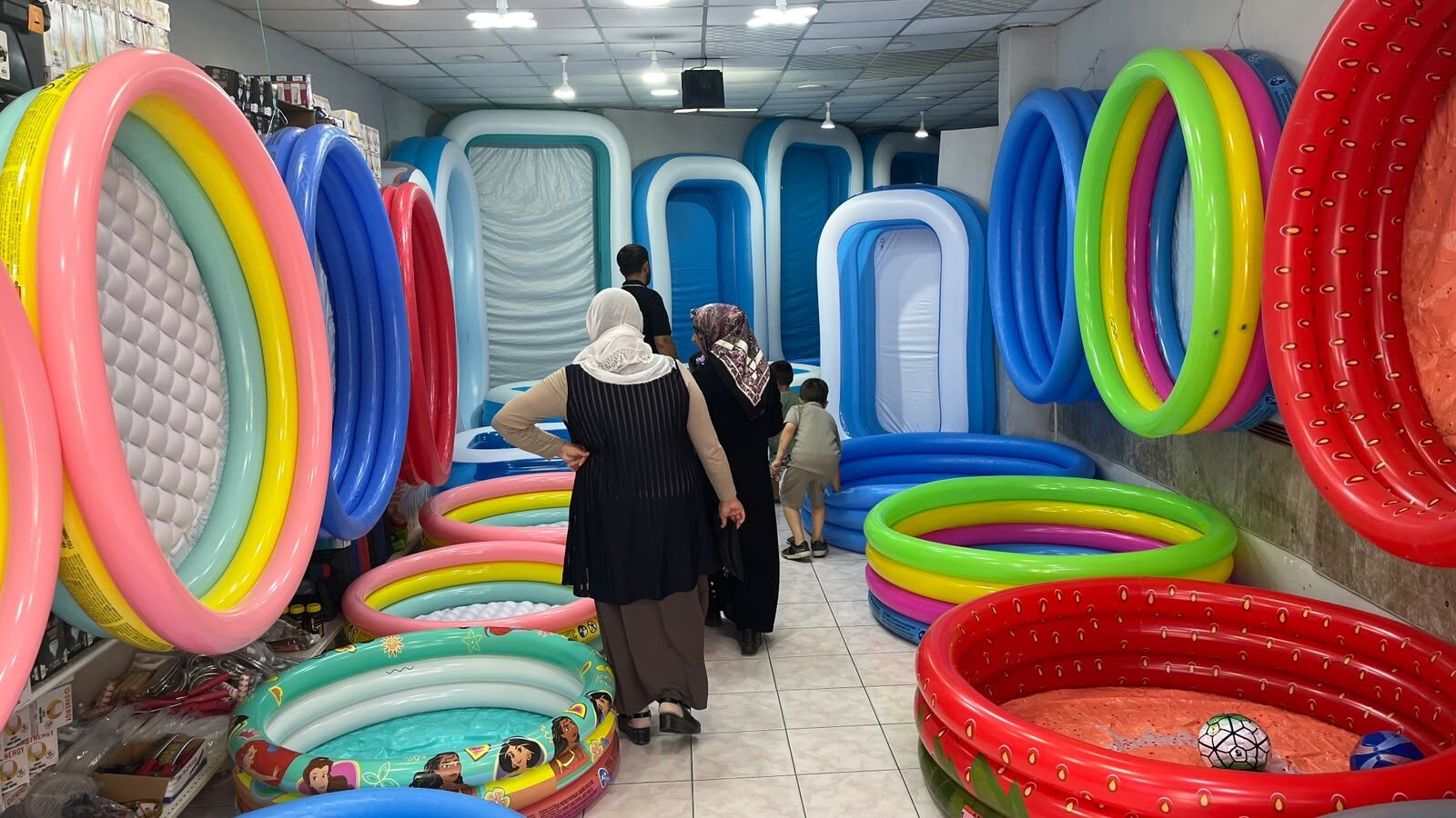 Miniklerin Şişme Havuz Keyfi Başladı (8)