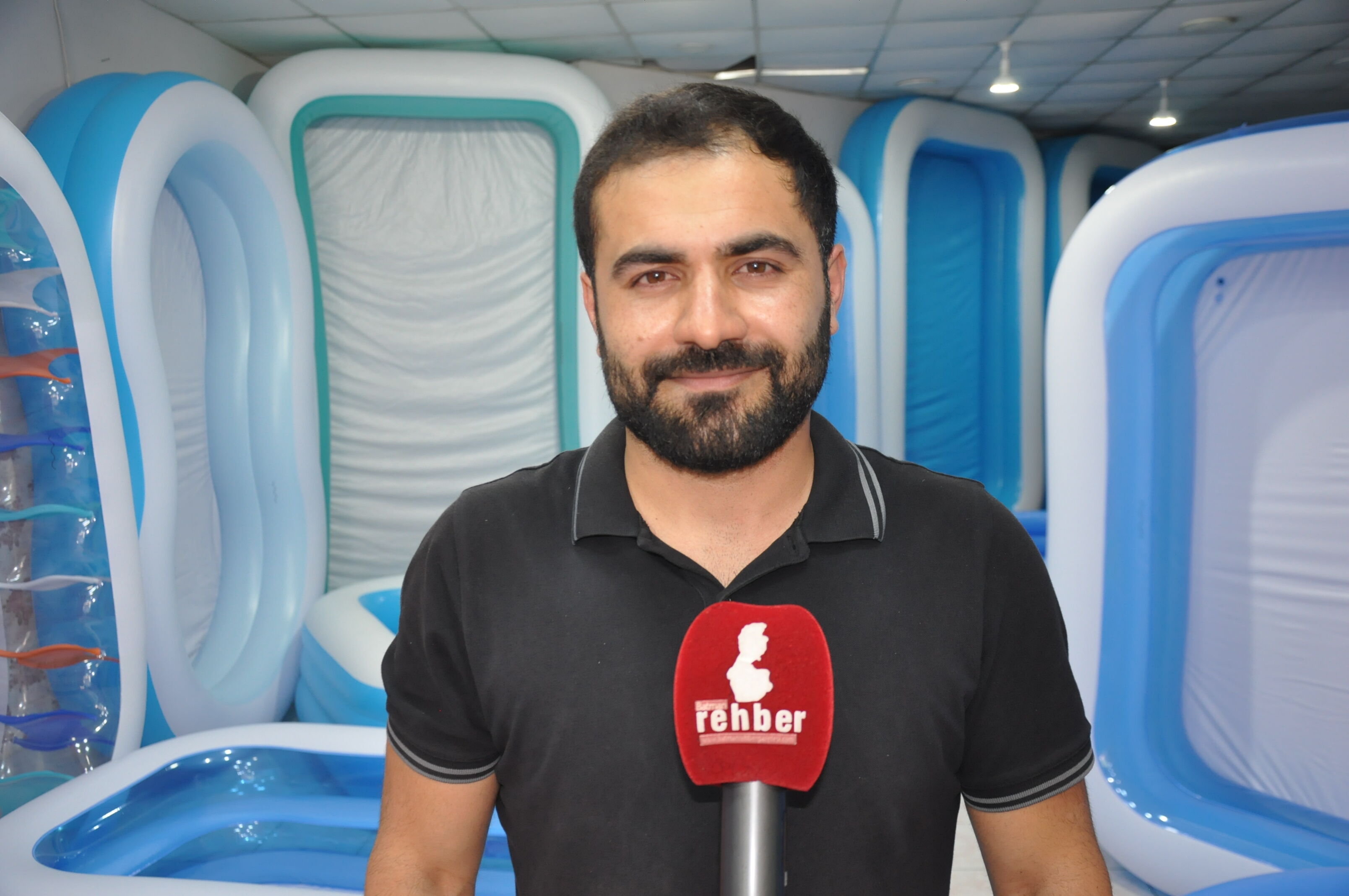 Miniklerin Şişme Havuz Keyfi Başladı