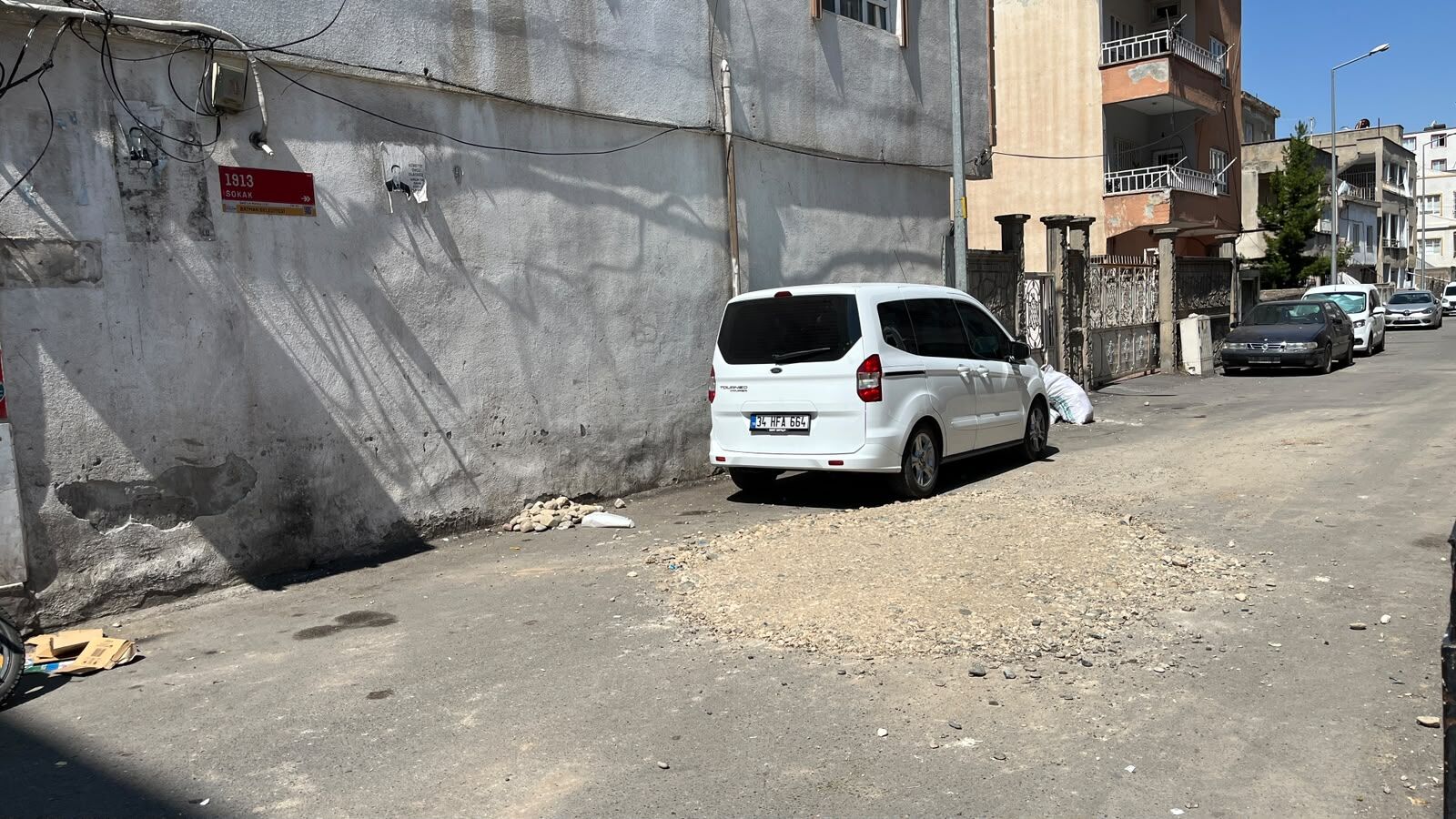 Raman Mahallesi’nde Aylardır Boşa Akan Su Esnafı Bezdirdi İstediğiniz Yere Şikâyet Edin Dediler! (5)