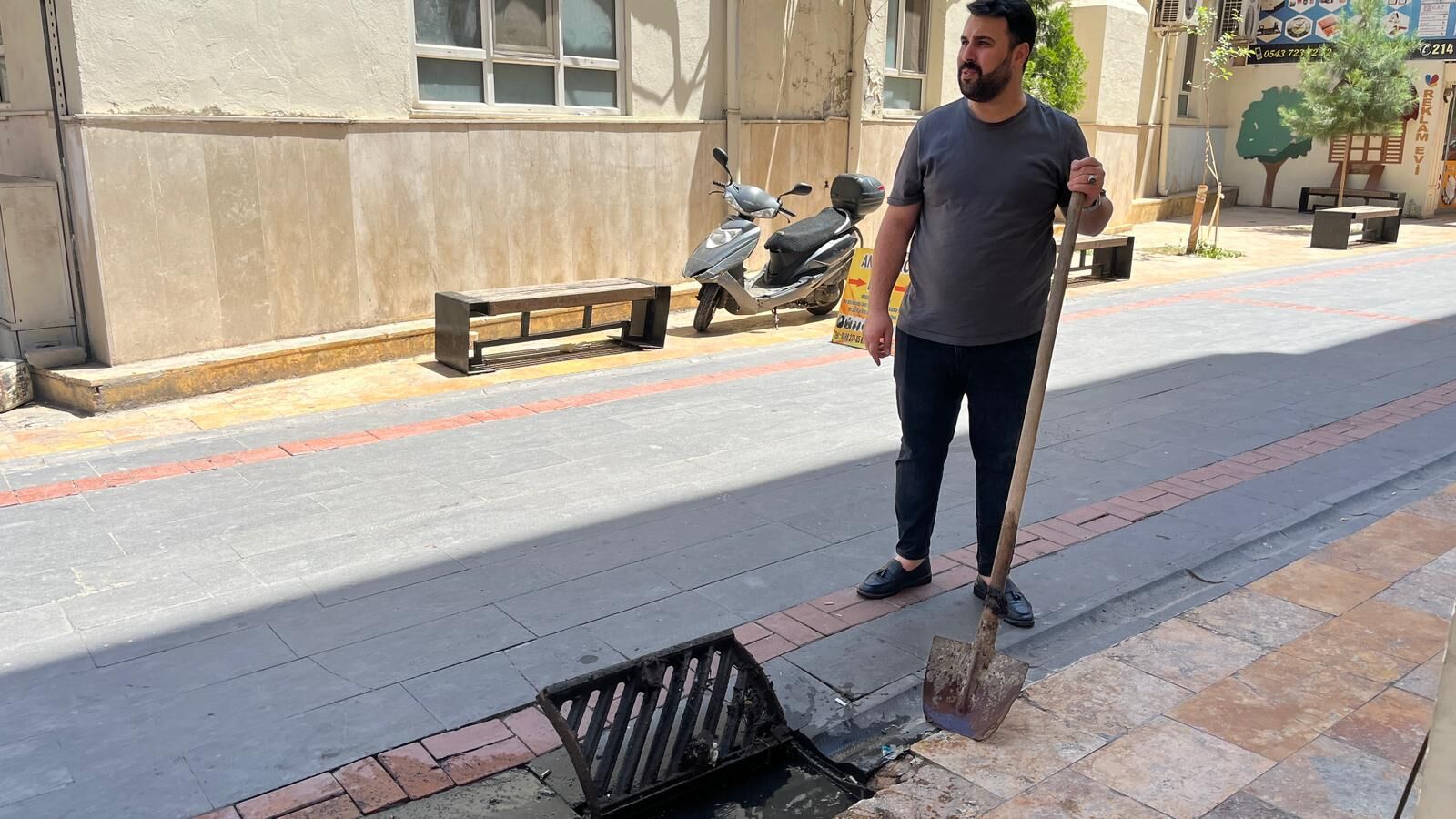 Şemsiyeli Sokak Esnafından Belediye’ye Mazgal Çağrısı (1)