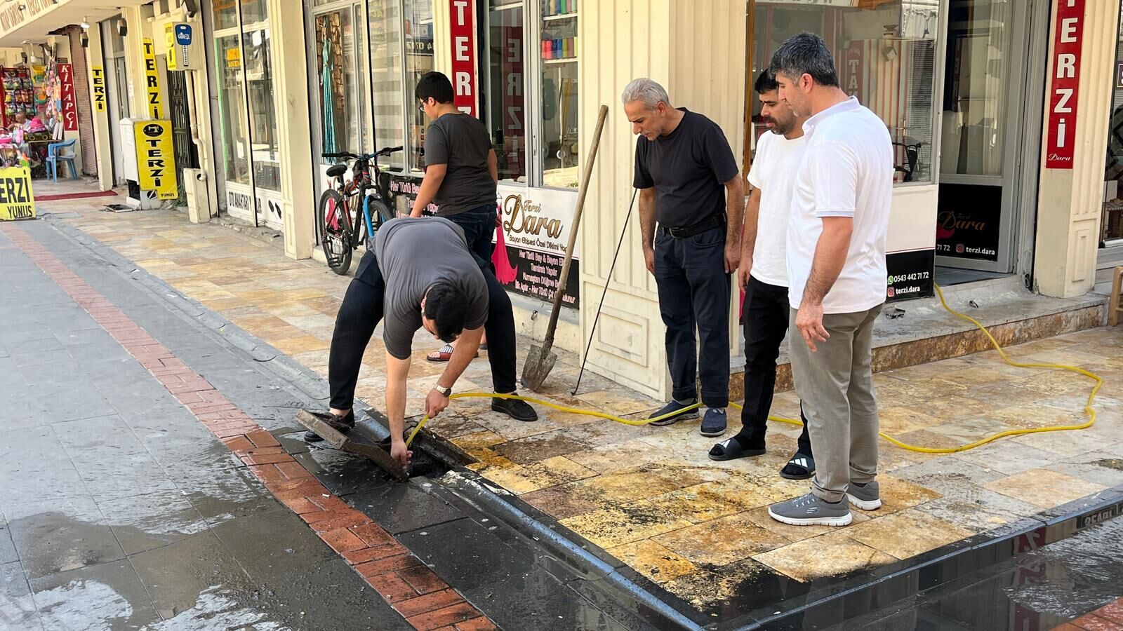 Şemsiyeli Sokak Esnafından Belediye’ye Mazgal Çağrısı (2)