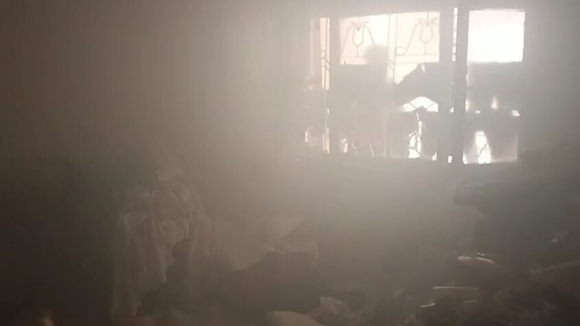 Şirinevler’de Korkutan Ev Yangını Alevlerden Kaçmak İçin Pencereden Atlayan 2 Kişi Yaralandı! (1)