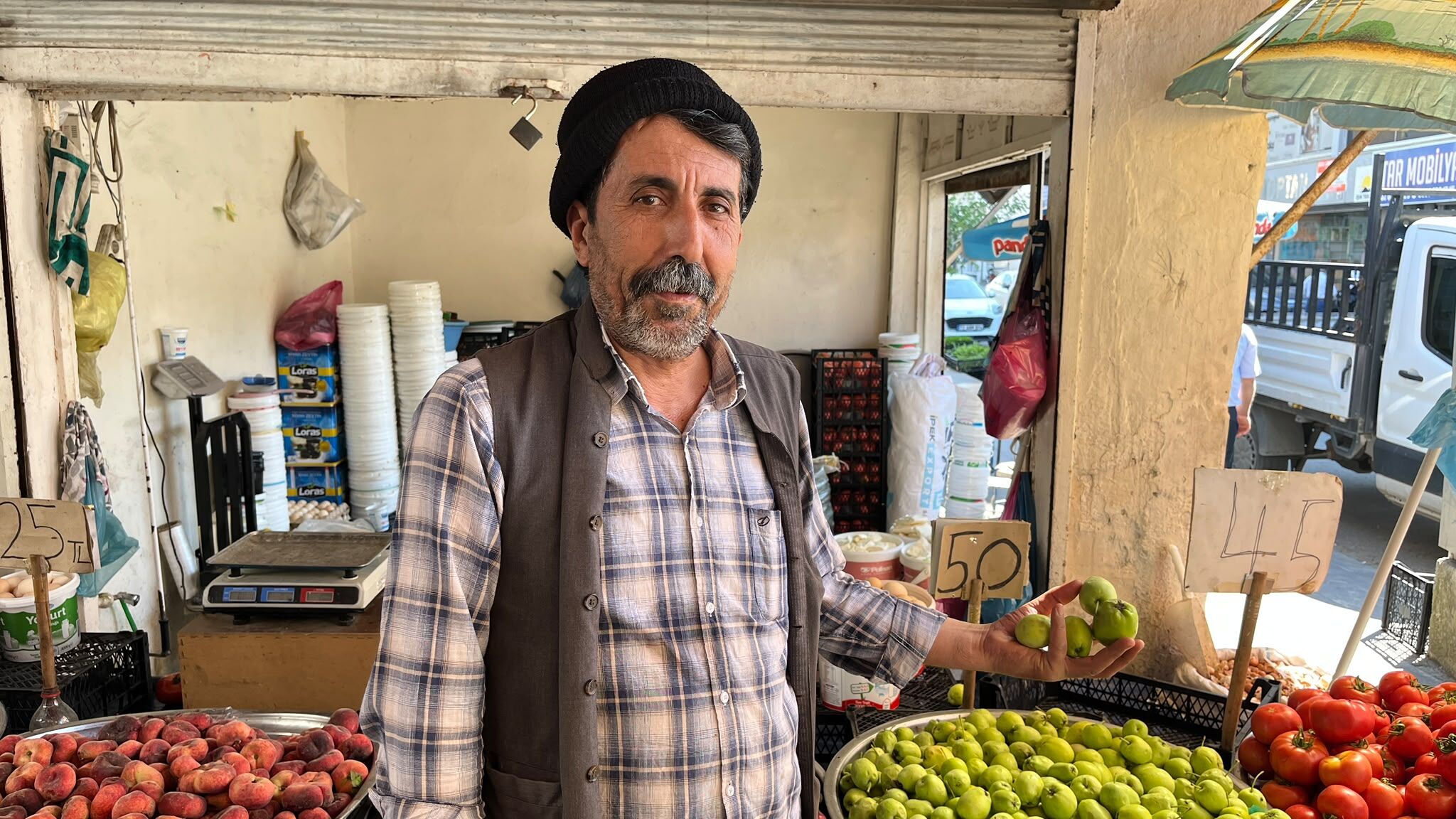 Tarlada 10 Lira Olan Yaz Elması Batman Tezgahlarında 50 Lirayı Buldu (2)