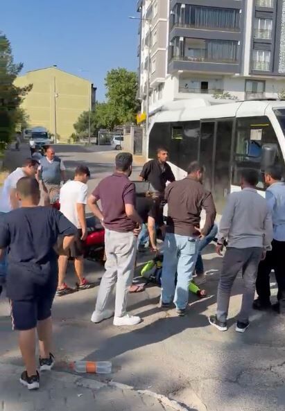 Tilmerç Toki’de Trafik Kazası Şehir İçi Minibüsü Motosiklete Çarptı (2)