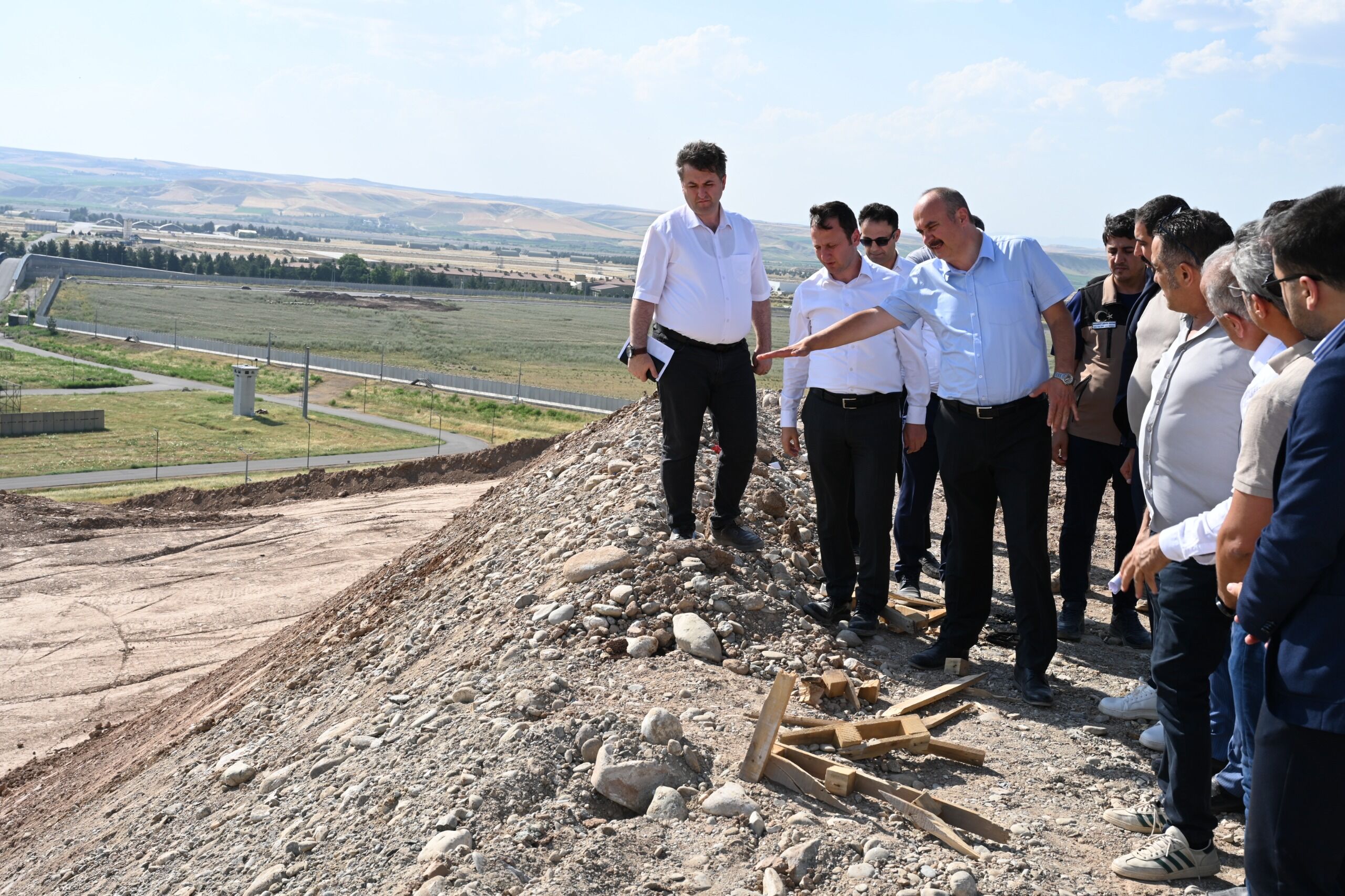 Vali Canalp Ve Beraberindeki Heyet Yeni Hükümet Konağı İnşaatını İnceledi (1)