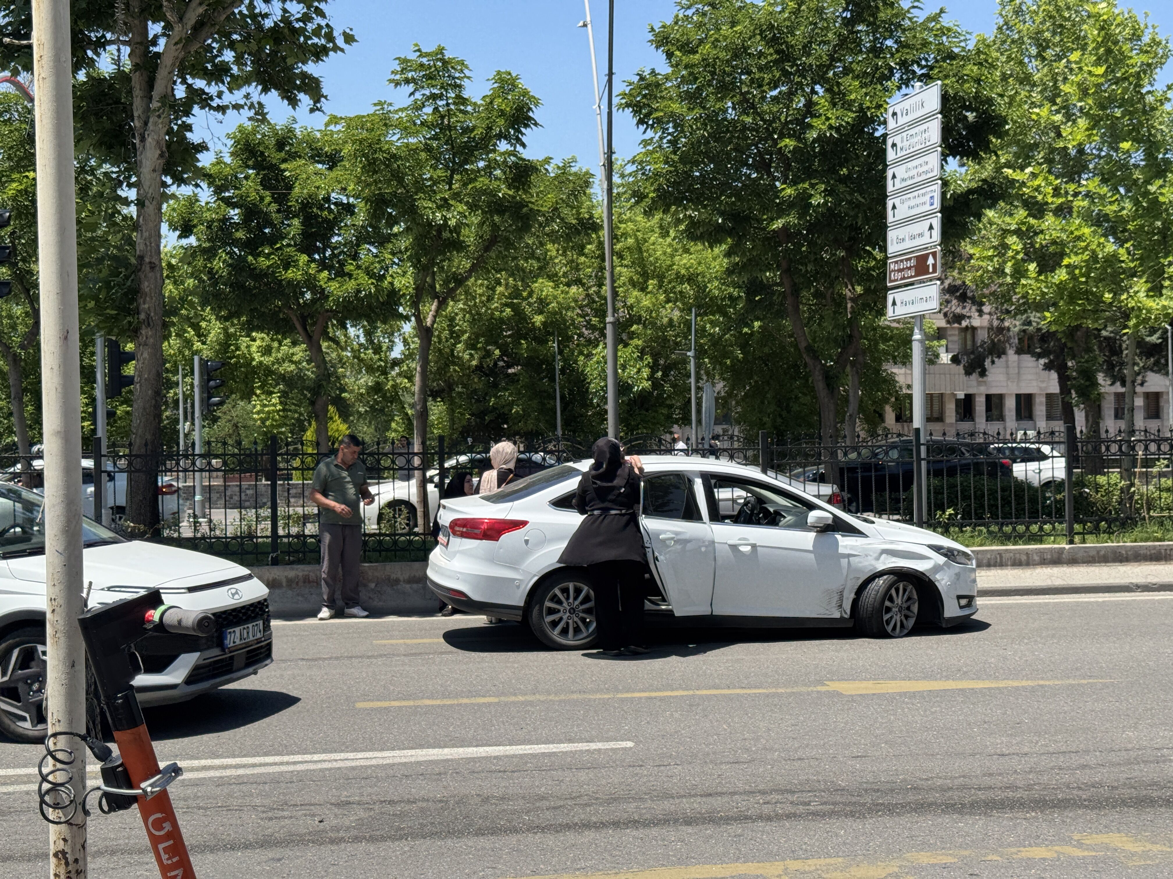 Valilik Önünde Trafik Kazası Maddi Hasar Oluştu (3)