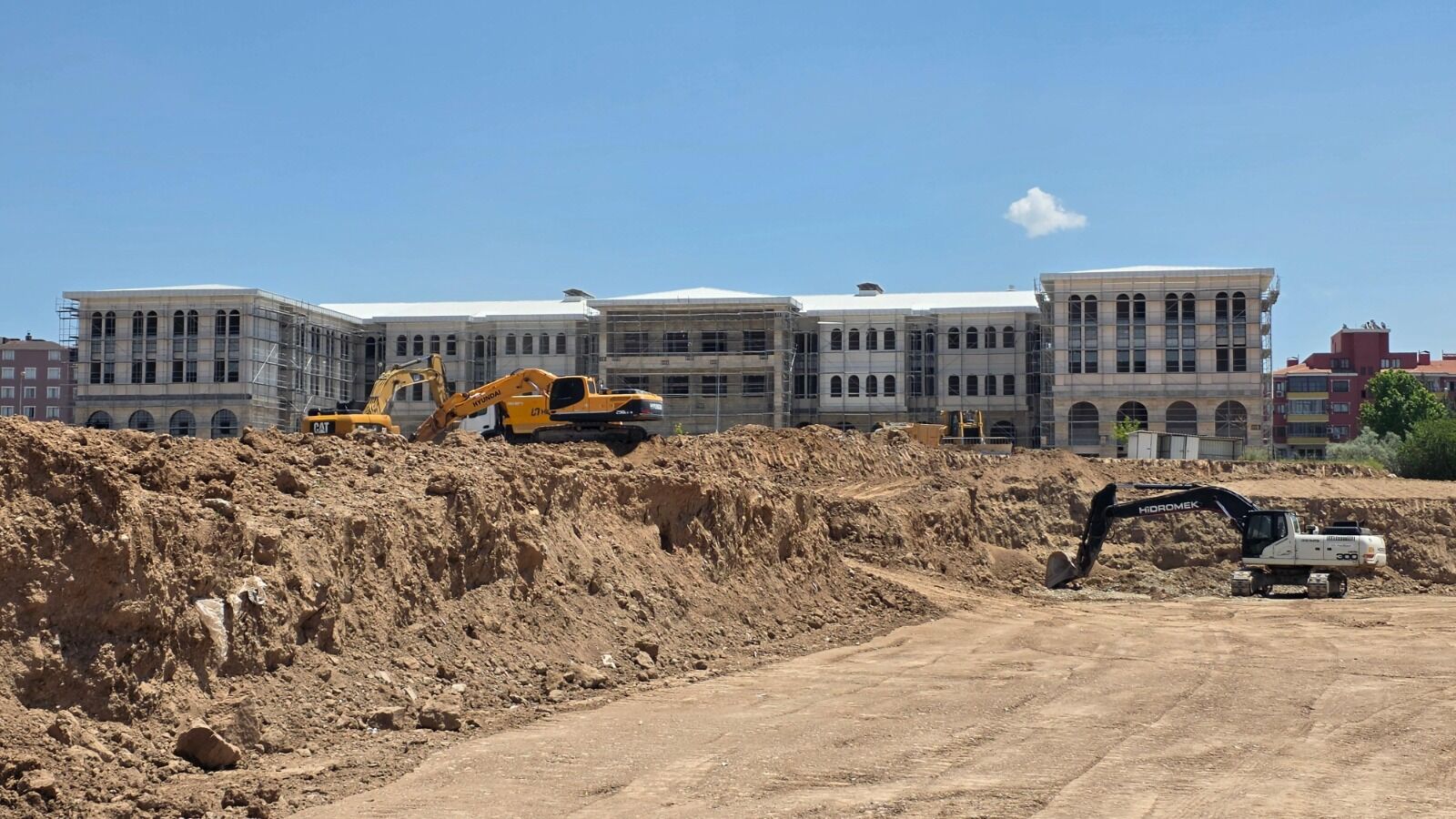 Yeni Valilik Yerleşkesi Çevresinde Yoğun Mesai1 (1)