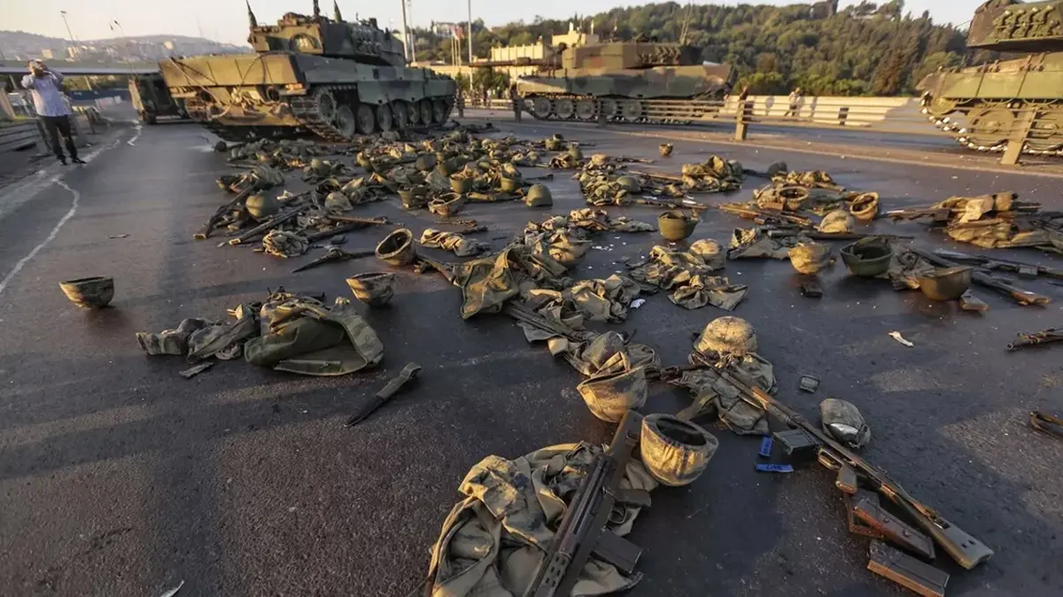 15 Temmuz 2016 Türkiye'nin En Uzun Gecesi… Darbe Girişiminin Saat Saat Hikayesi 33